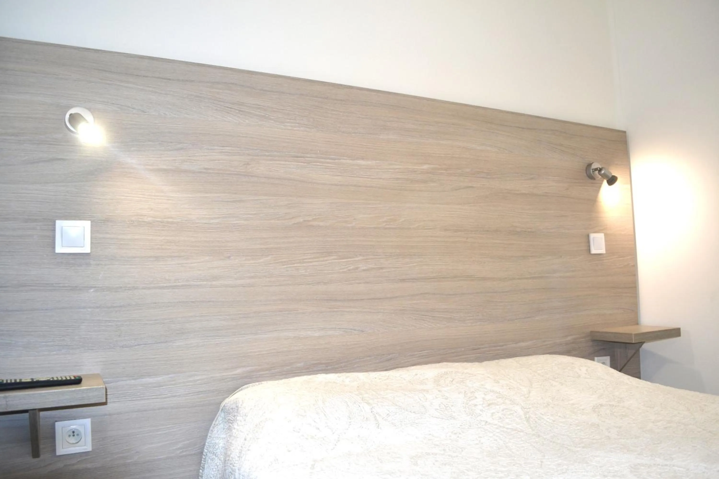 Bed in Hôtel Concorde - Centre ville de Nimes