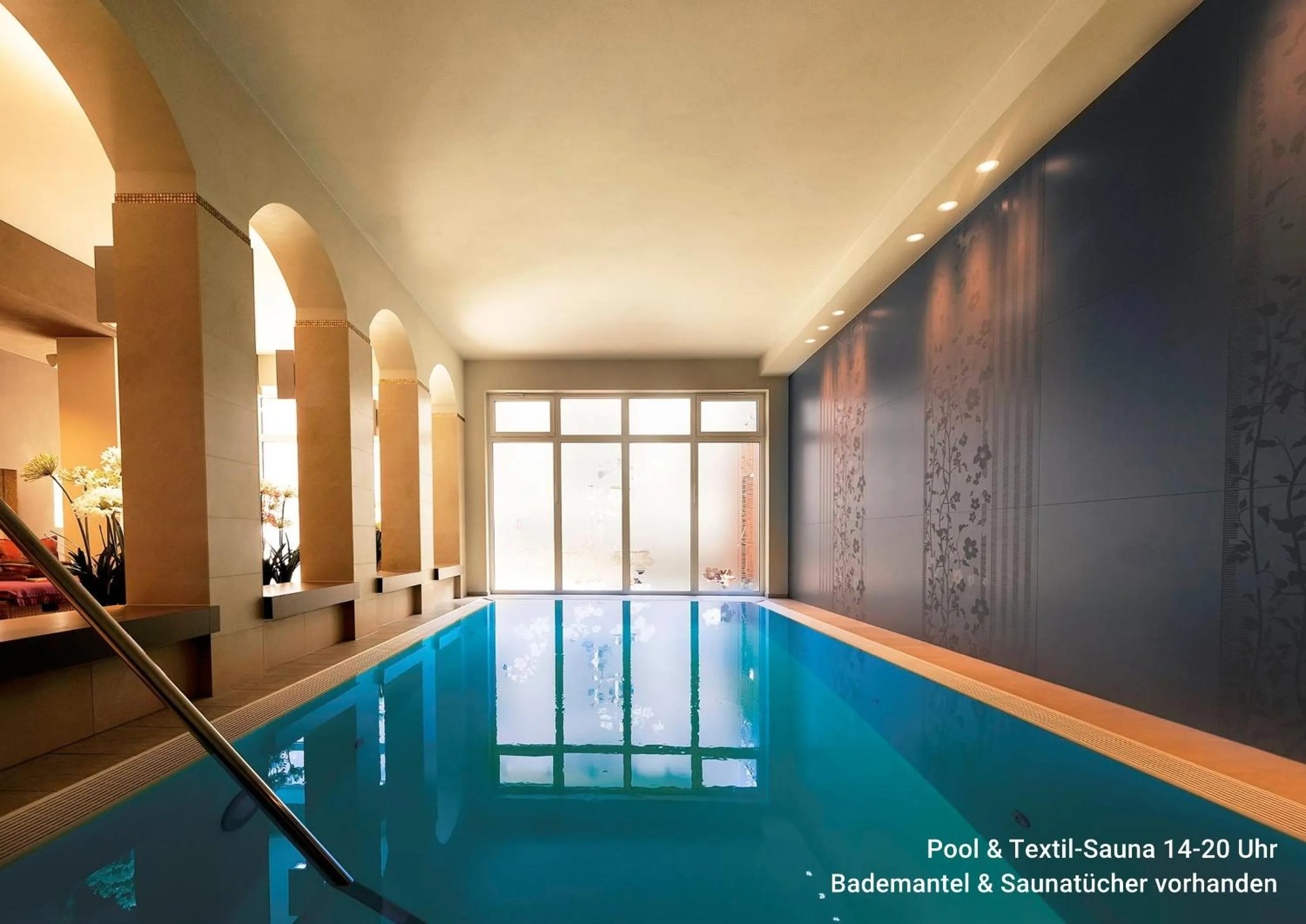 Swimming pool in Sebnitzer Hof by STEIGER Hotels