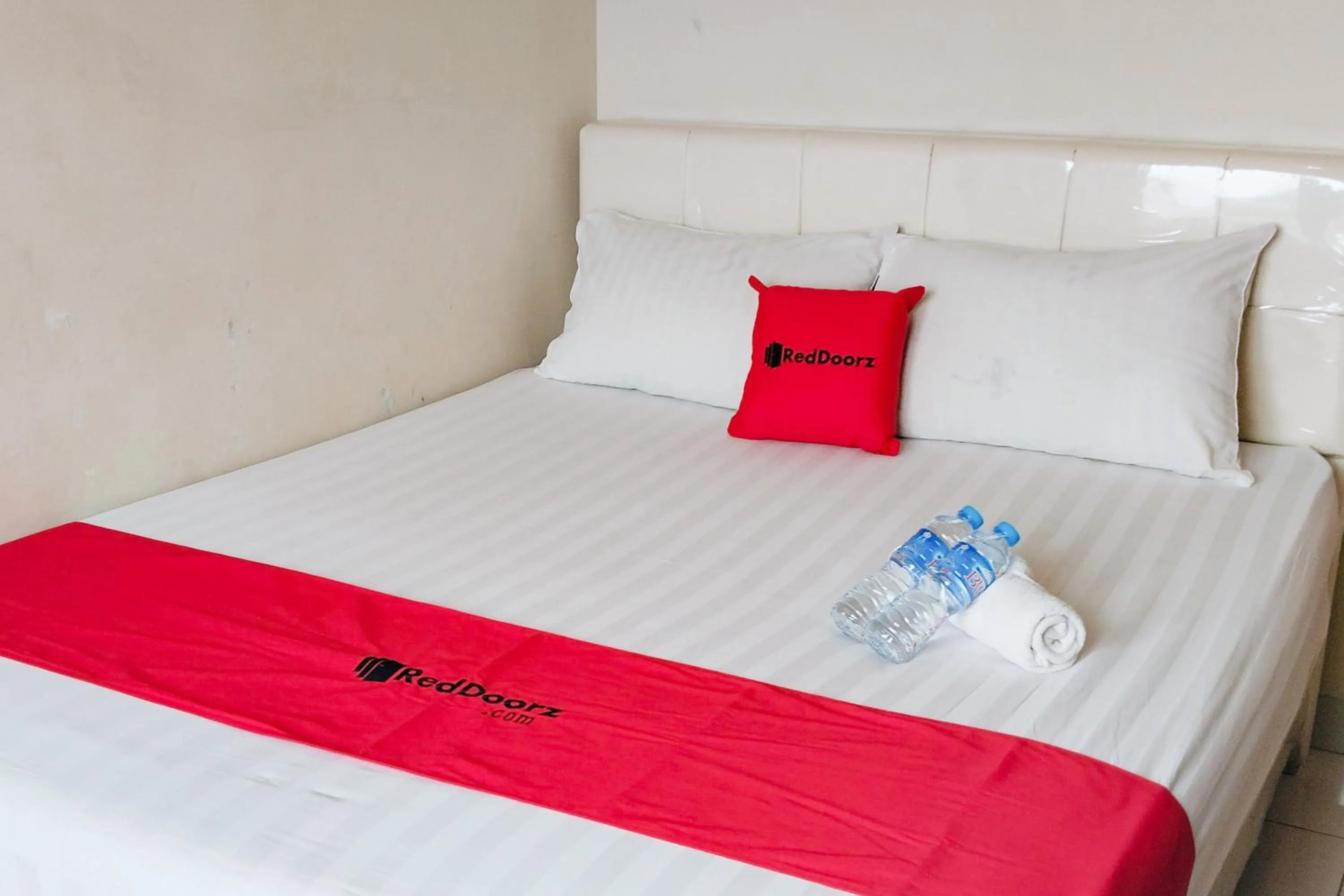 Bedroom, Bed in RedDoorz Syariah near Gatot Subroto Lampung 4