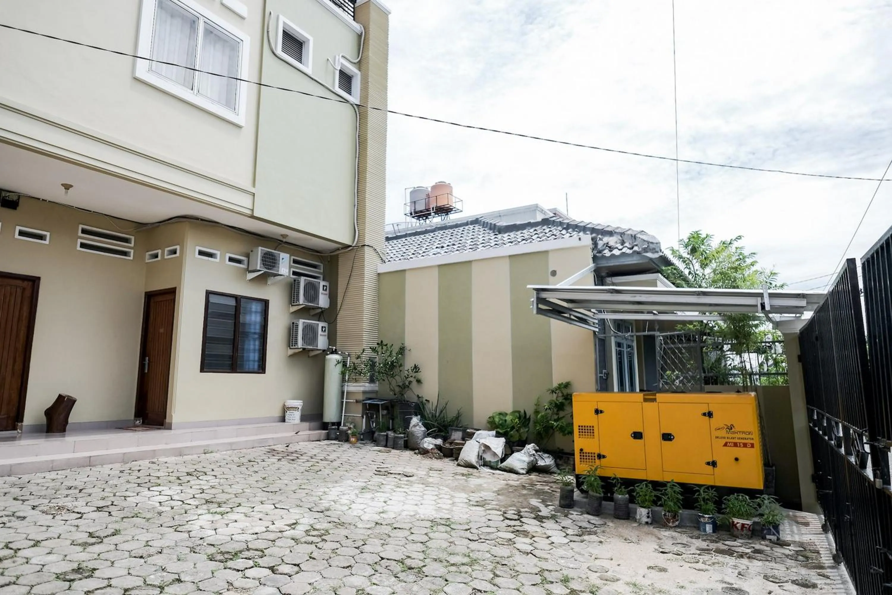 Facade/entrance in RedDoorz Syariah near Gatot Subroto Lampung 4