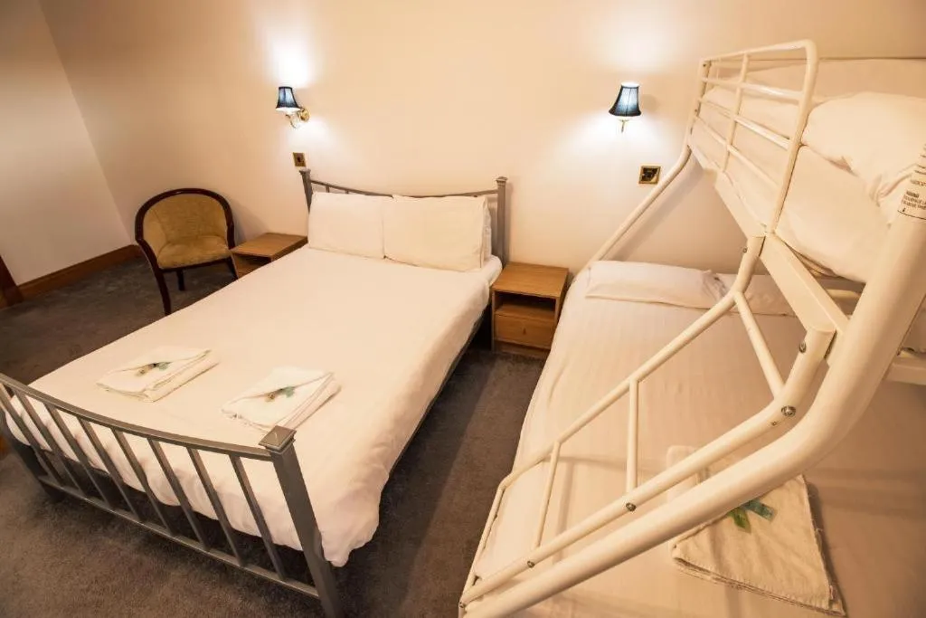 Bedroom, Bed in The Ben Mhor Hotel, Bar & Restaurant