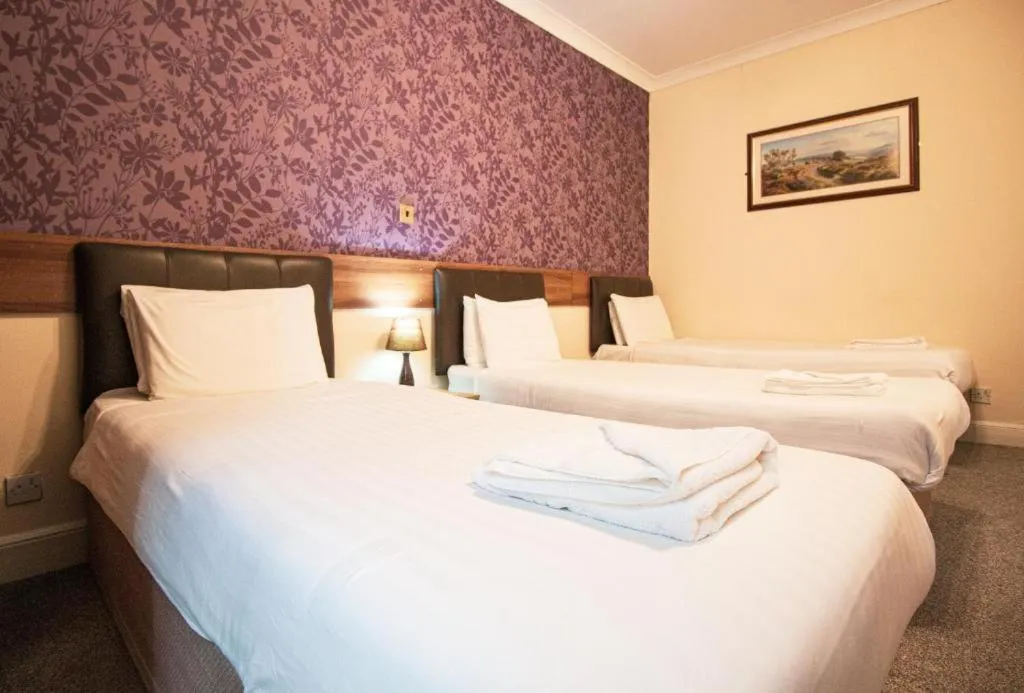 Bedroom, Bed in The Ben Mhor Hotel, Bar & Restaurant