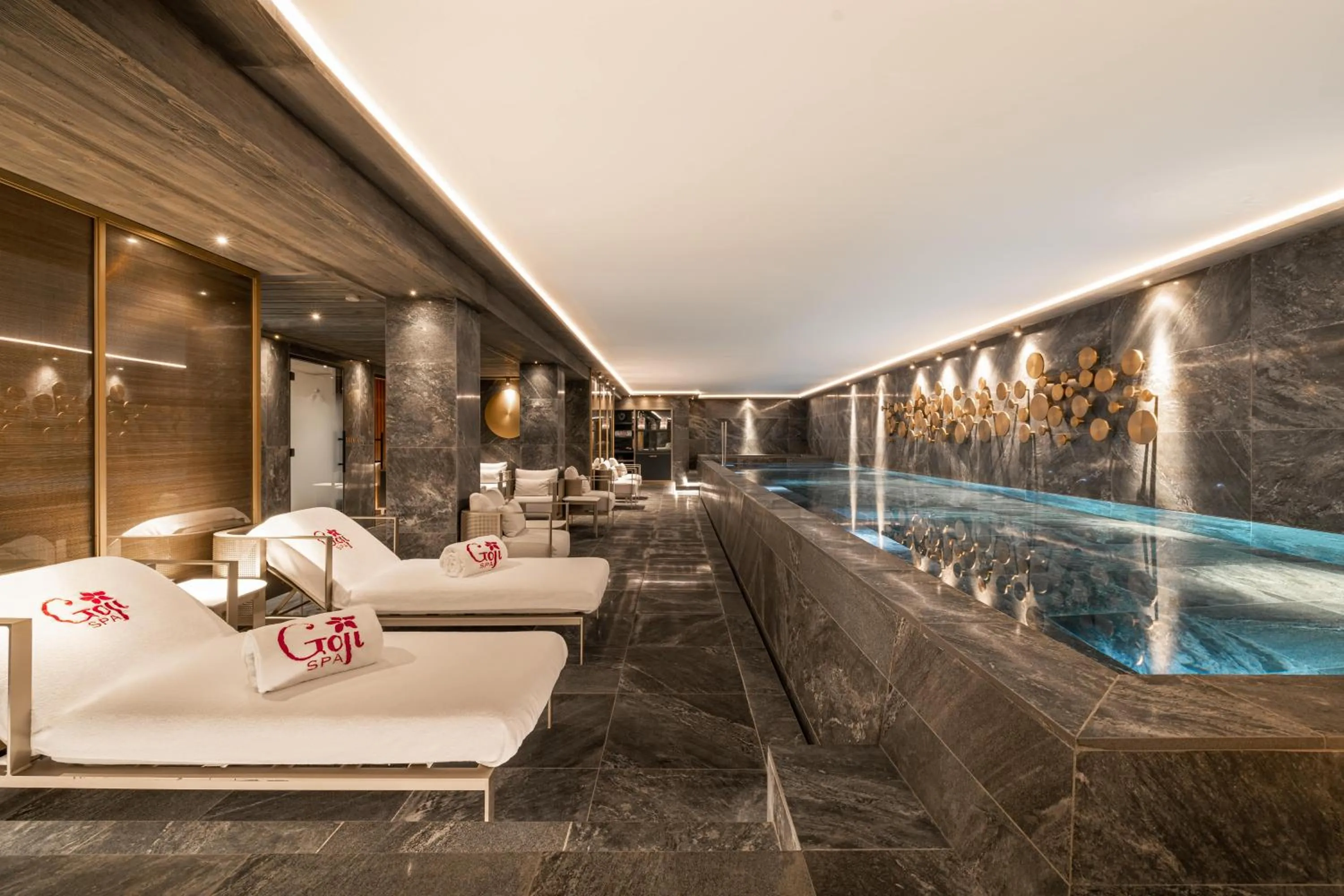 Swimming pool in Hotel Le K2 Chogori