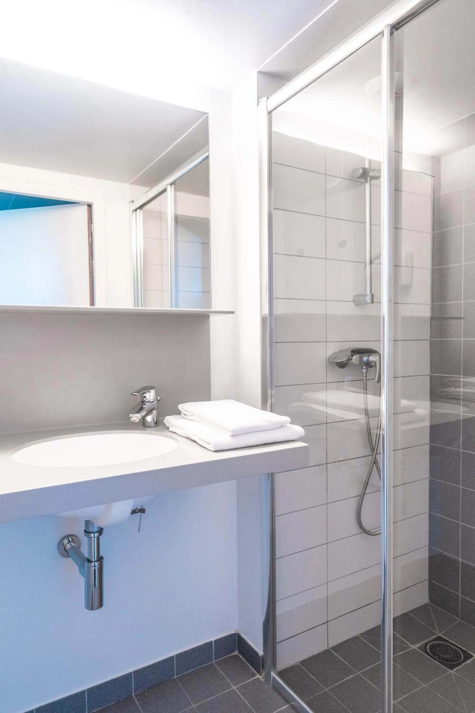 Shower in FIAP Paris