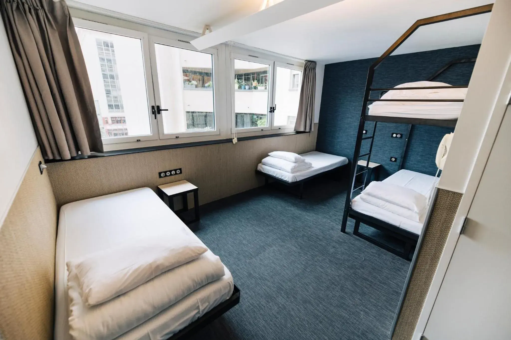 Bed in 6-Bed Male Dormitory Room - aged 18-30 in FIAP Paris Bed in 6-Bed Male Dormitory Room - aged 18-30 in FIAP Paris