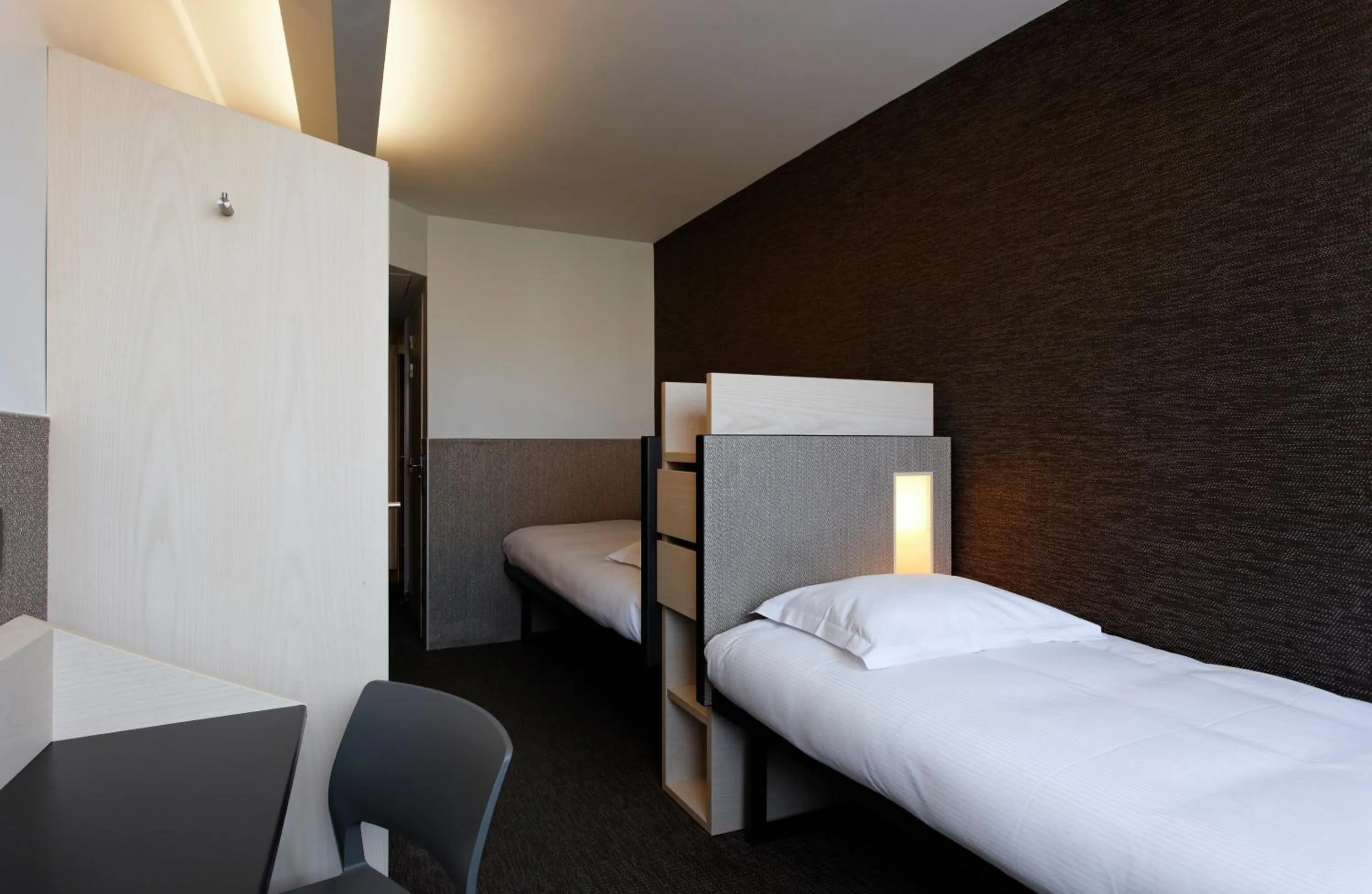 Bedroom, Bed in FIAP Paris