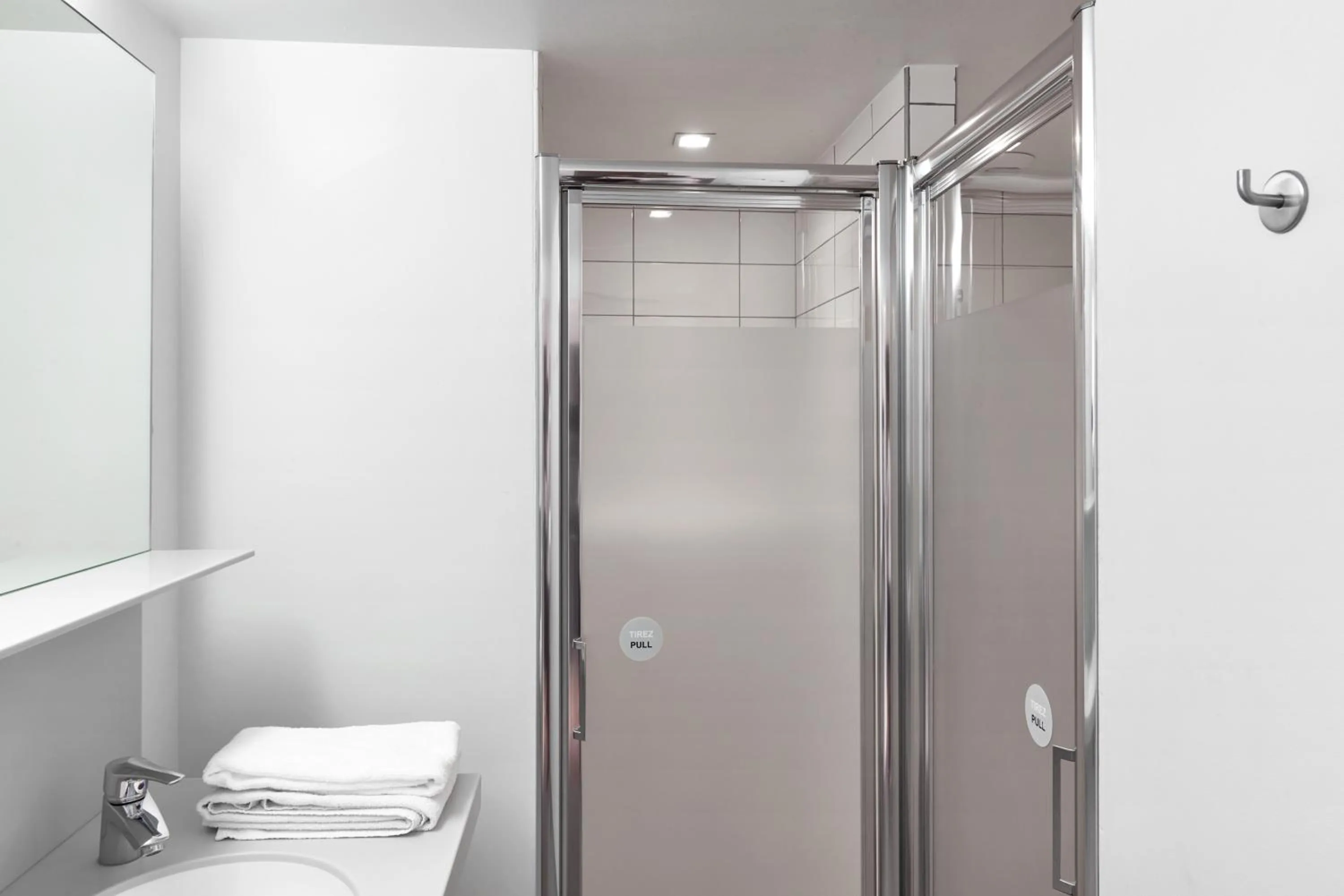 Shower in FIAP Paris