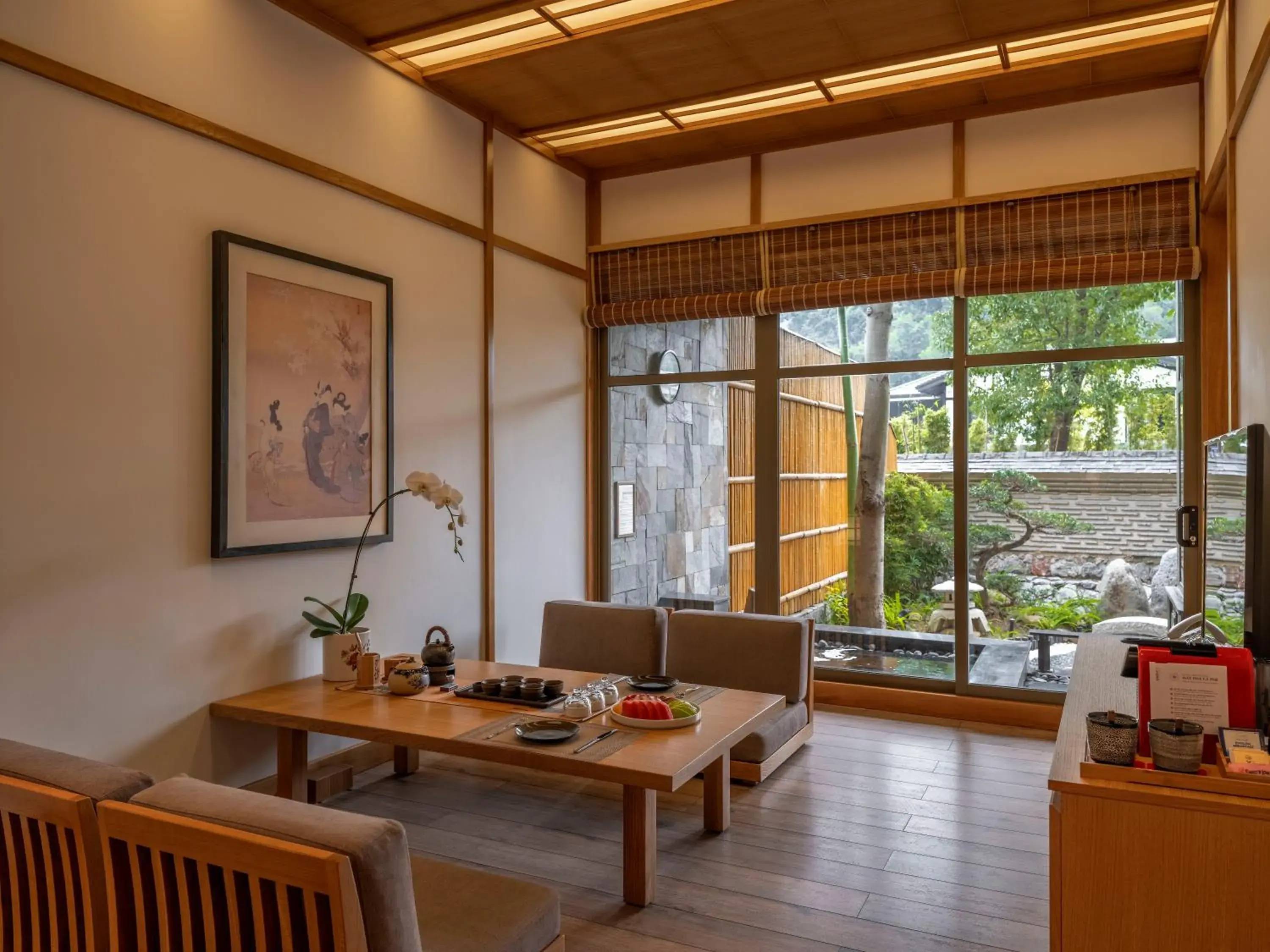 Washitsu Ichi Room with Public Onsen in Yoko Onsen Quang Hanh Washitsu Ichi Room with Public Onsen in Yoko Onsen Quang Hanh