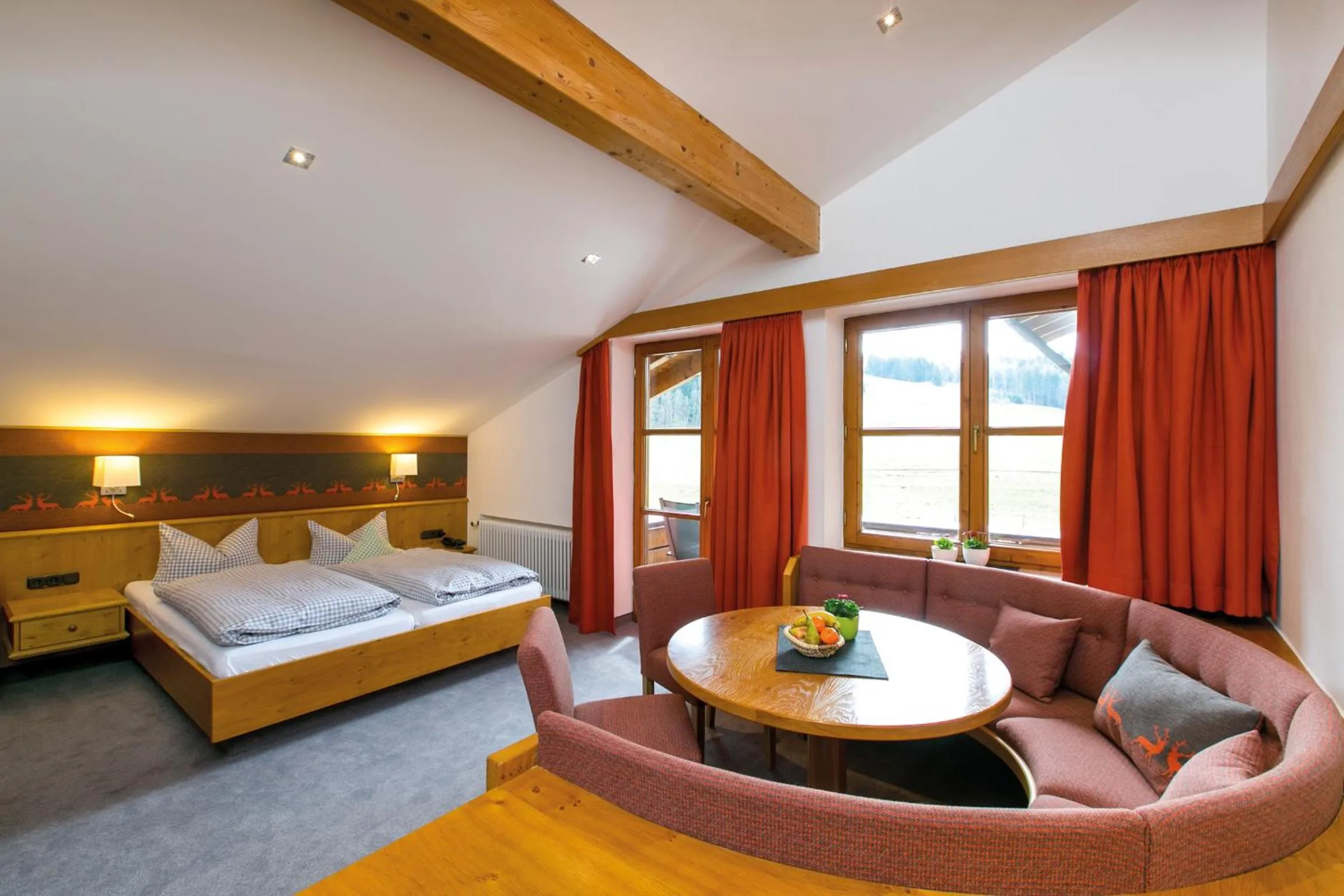 Photo of the whole room, Bed in Sulzberger Hof