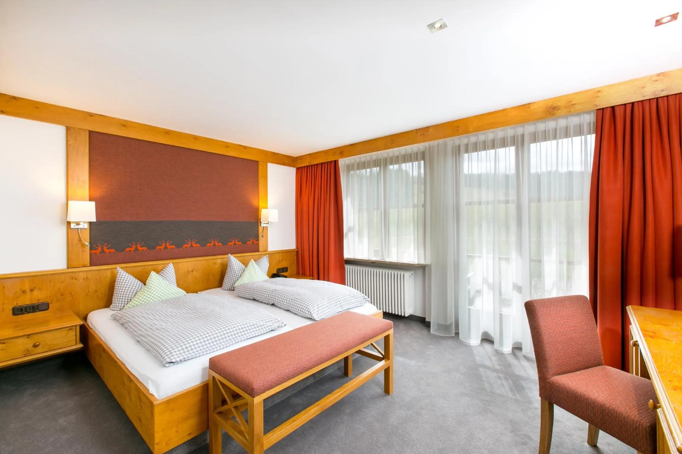 Photo of the whole room, Bed in Sulzberger Hof