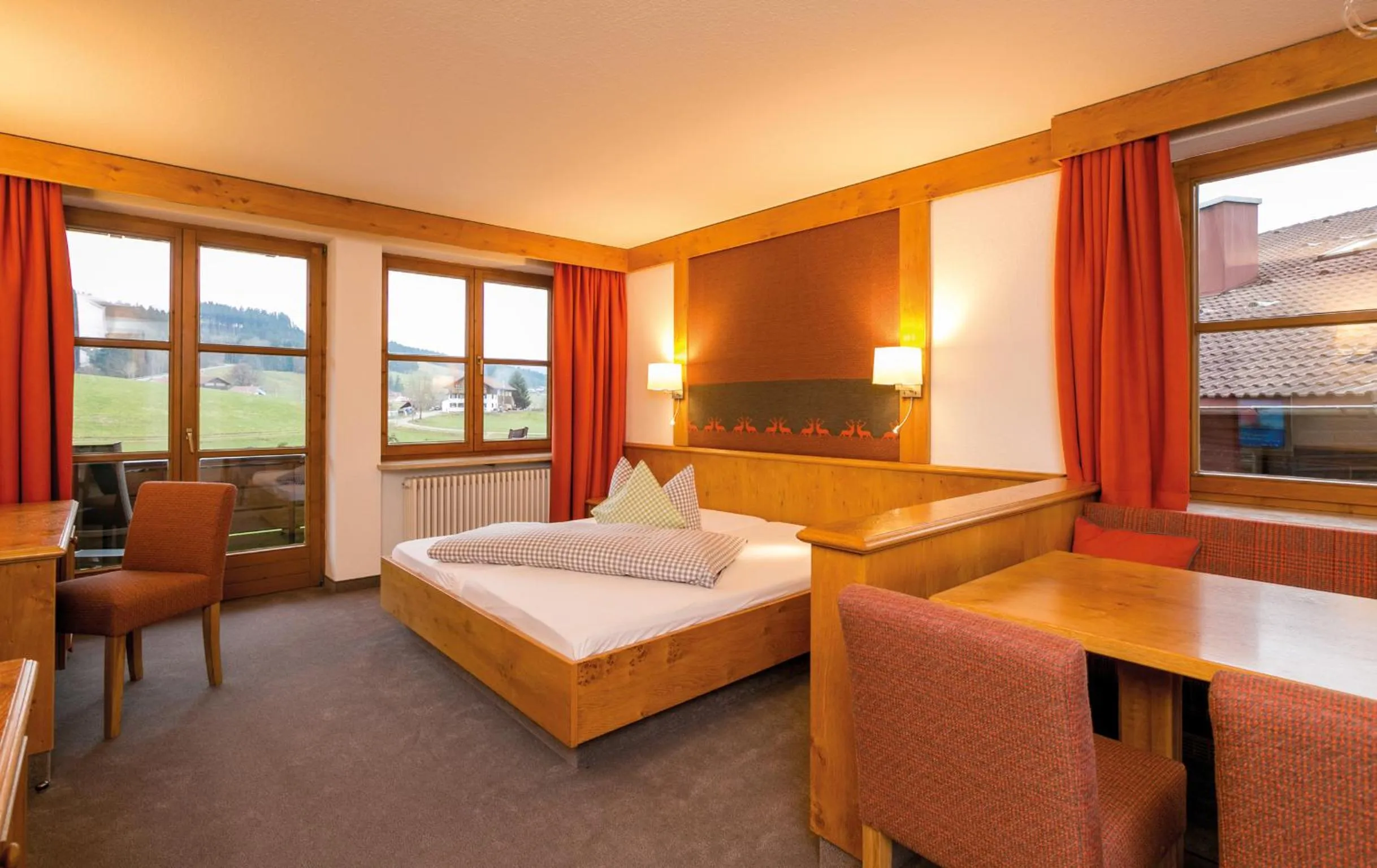 Photo of the whole room, Bed in Sulzberger Hof