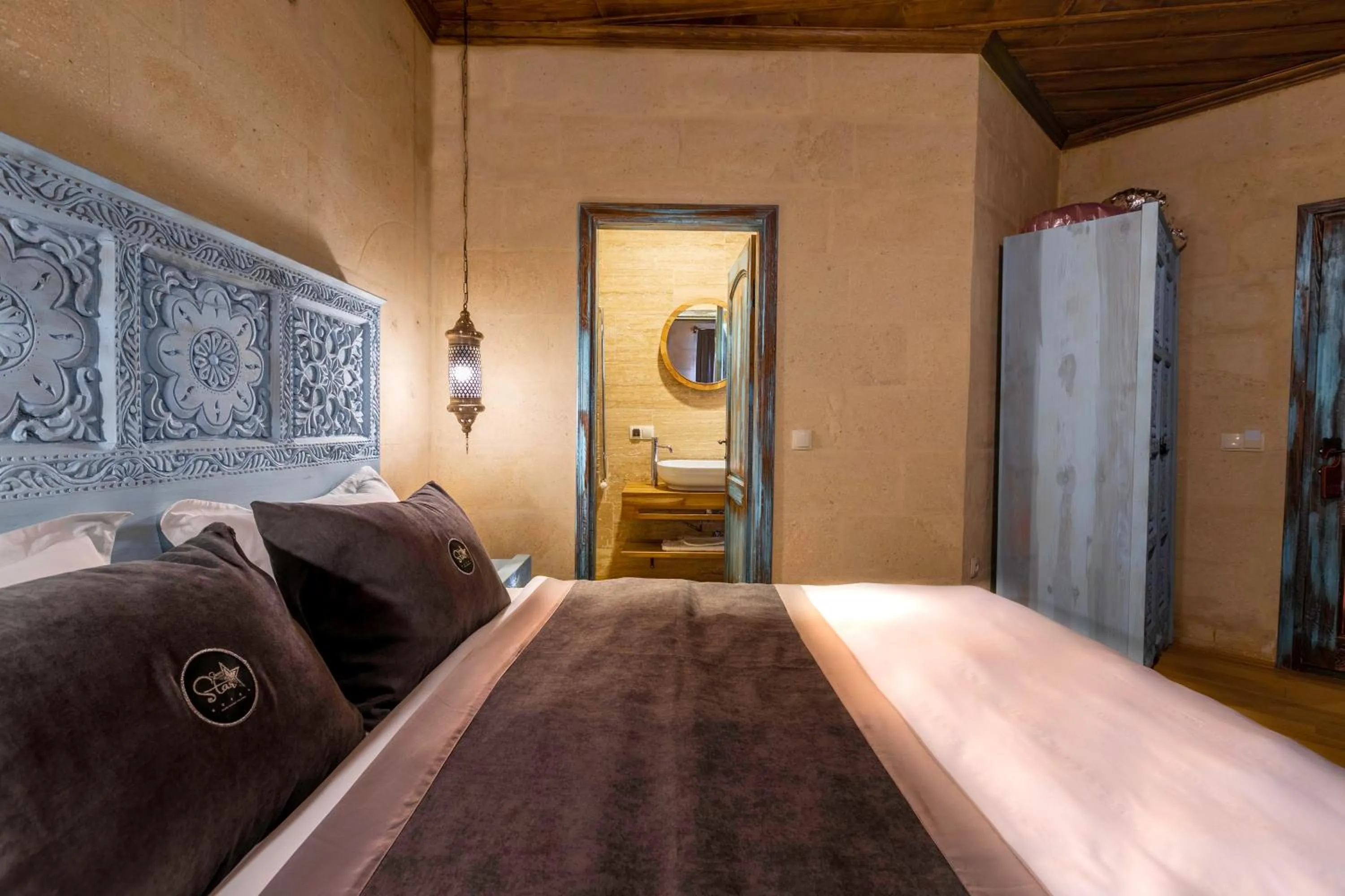 Decorative detail, Bed in Sinasos Star Hotel Cappadocia