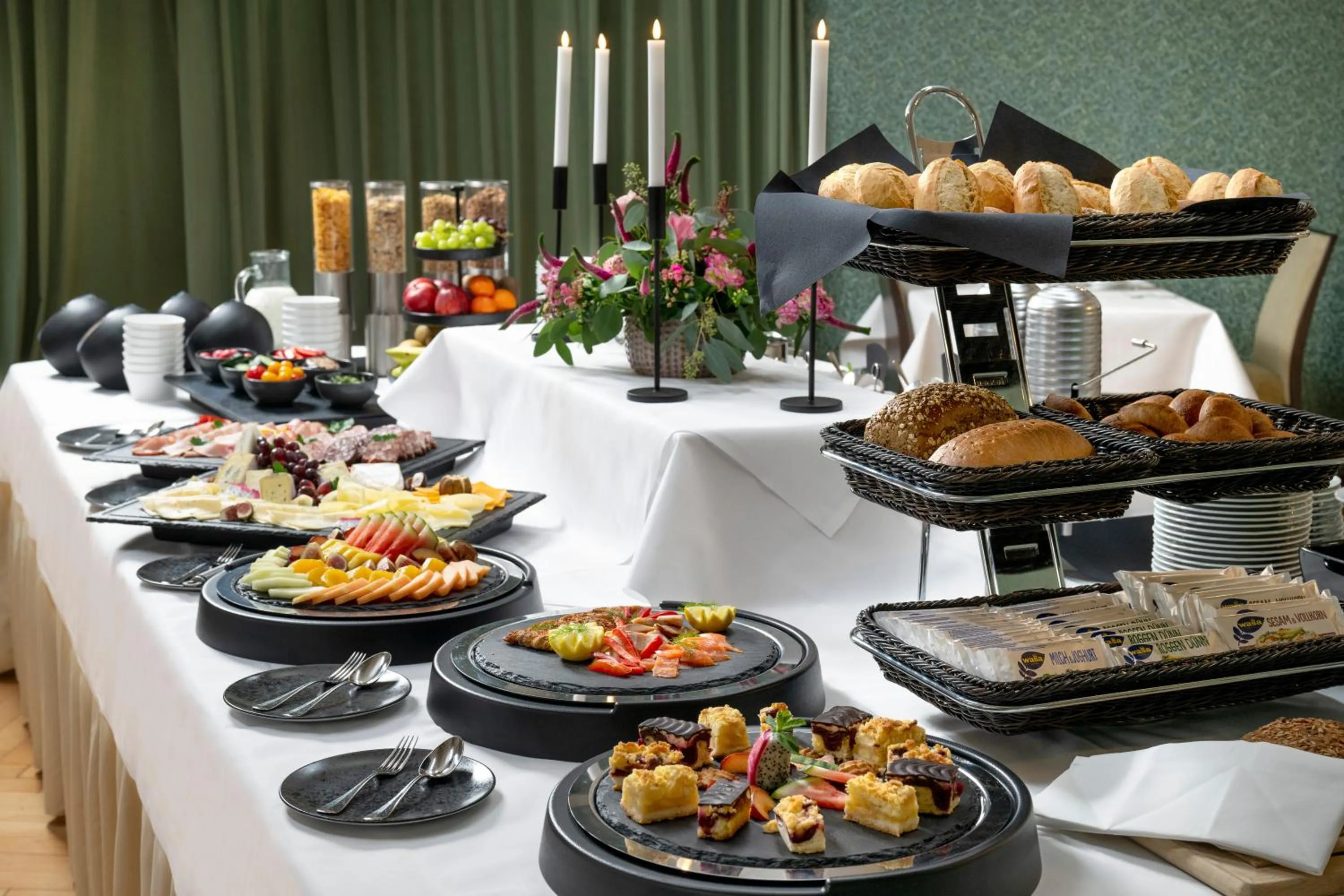 Buffet breakfast in Schwarzer Bär Jena