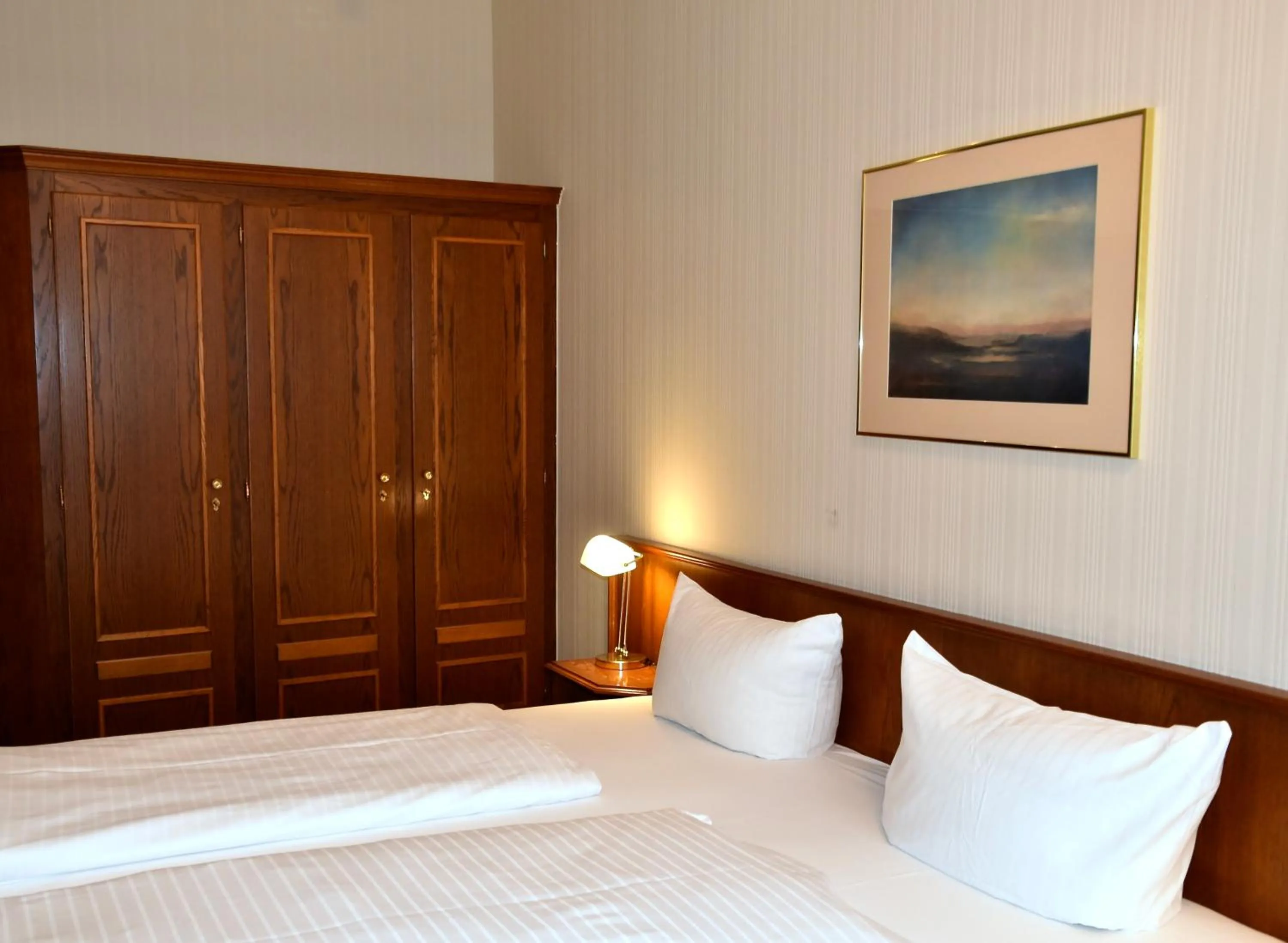 Photo of the whole room, Bed in Schwarzer Bär Jena