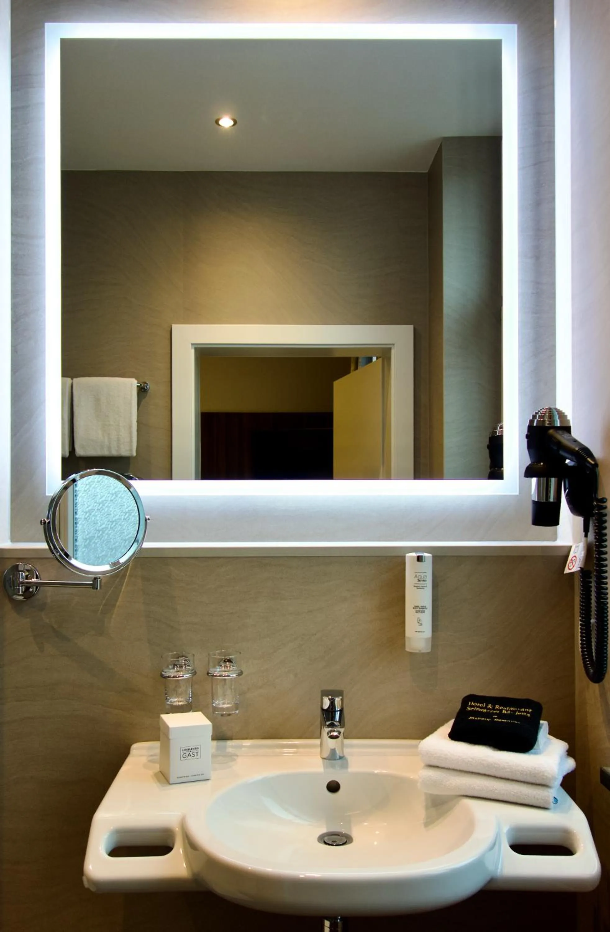 Bathroom in Schwarzer Bär Jena