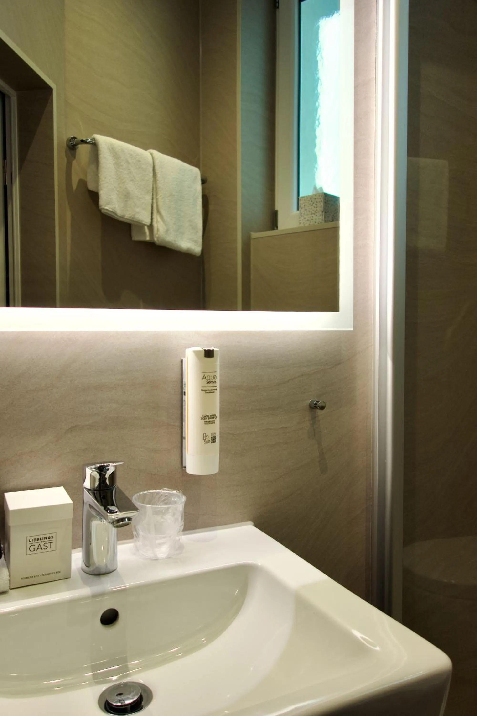 Bathroom in Schwarzer Bär Jena