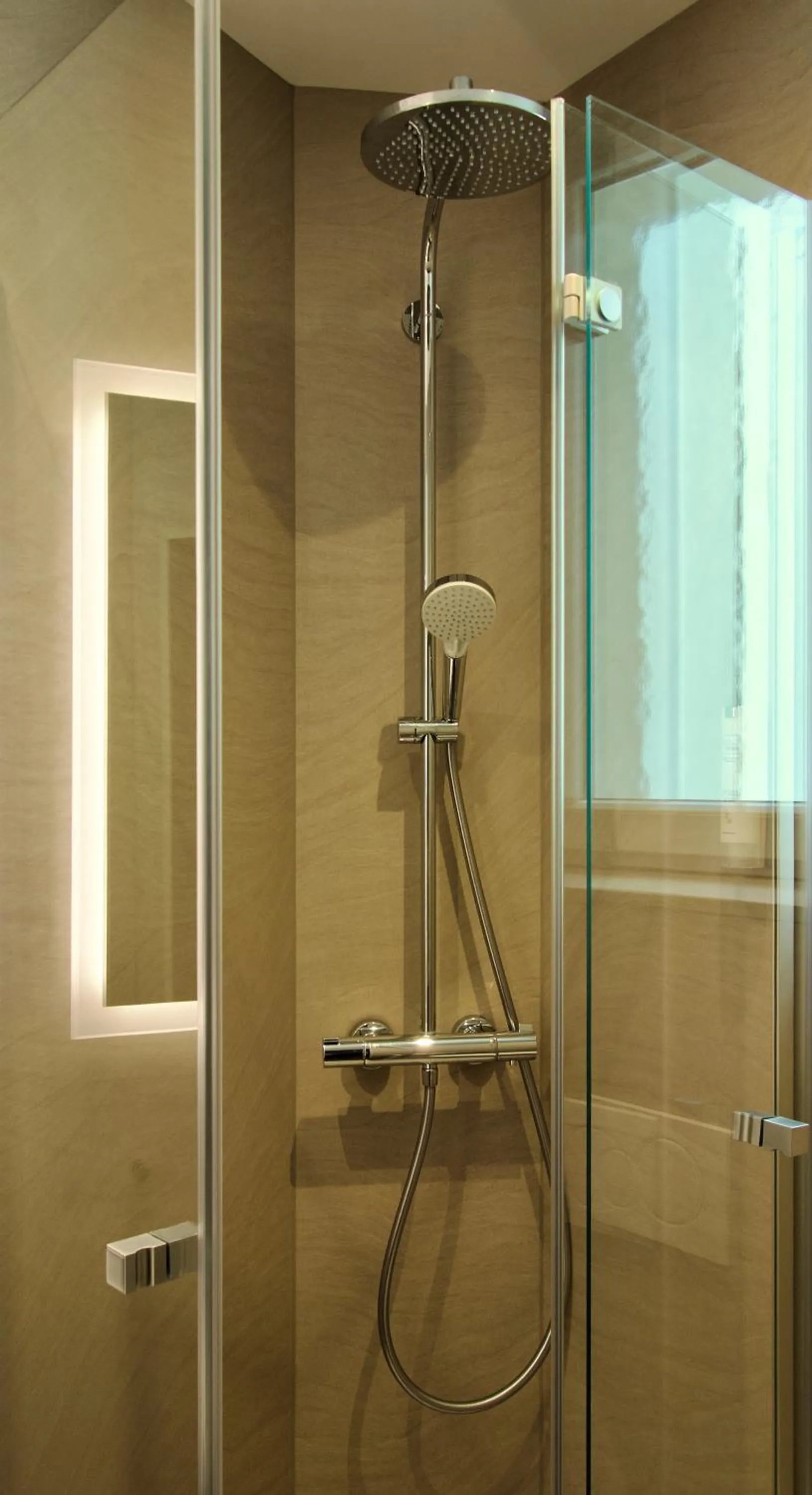 Shower in Schwarzer Bär Jena