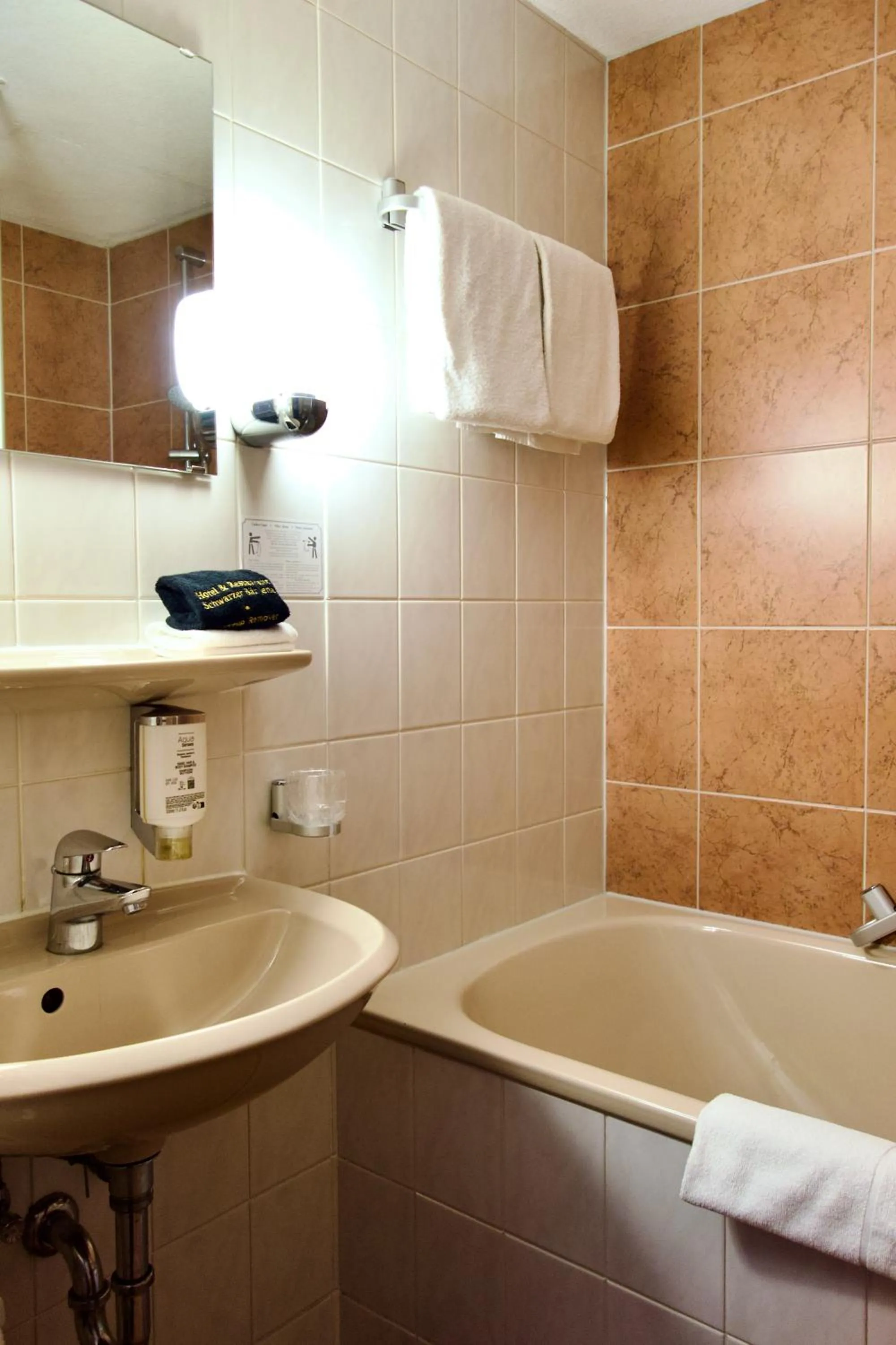 Bathroom in Schwarzer Bär Jena