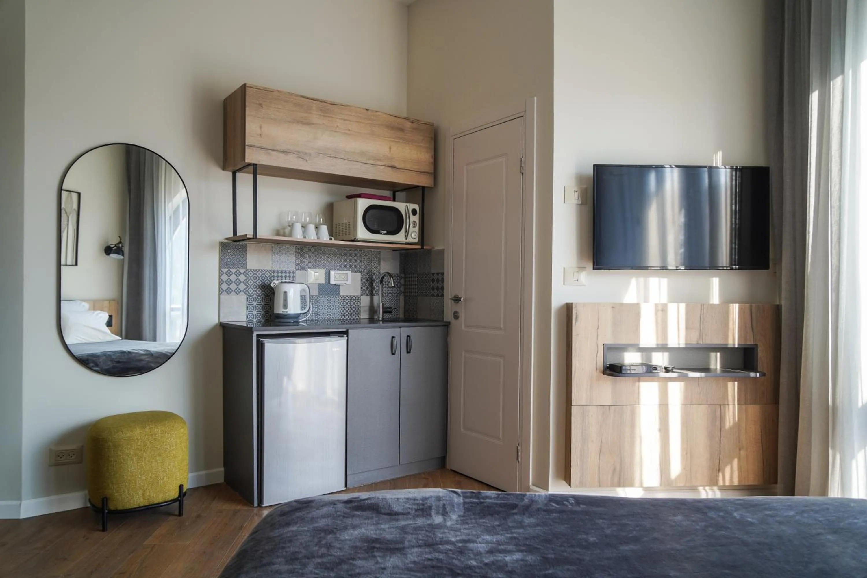 Kitchen or kitchenette, Bed in Apartique Hotel