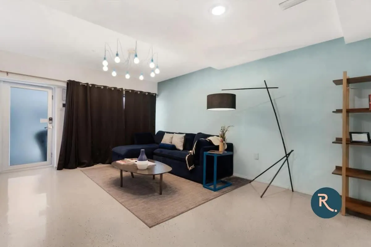 Roami at 250 Collins