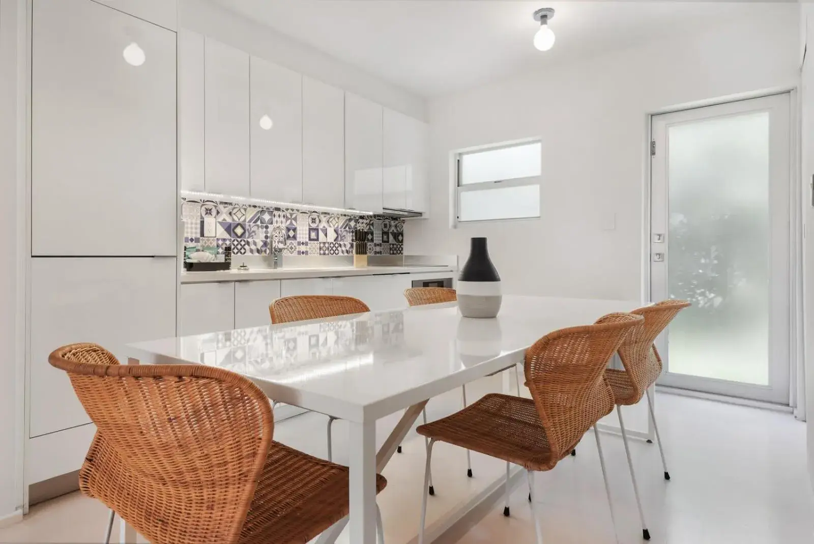 Adjacent Five Bed Four Bath Apartment in Roami at 250 Collins Adjacent Five Bed Four Bath Apartment in Roami at 250 Collins