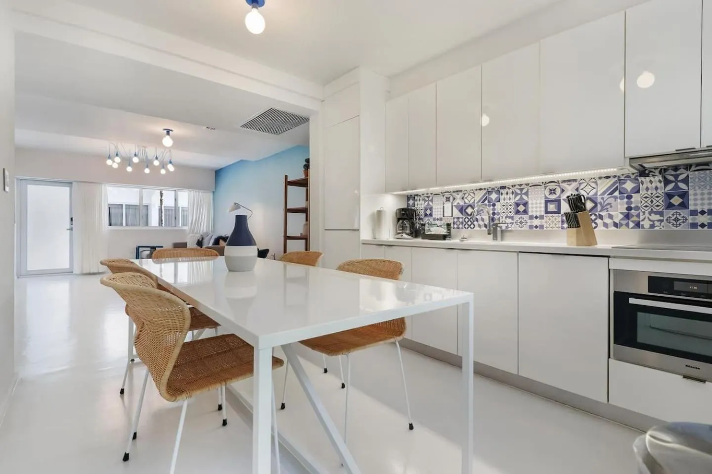 Roami at 250 Collins