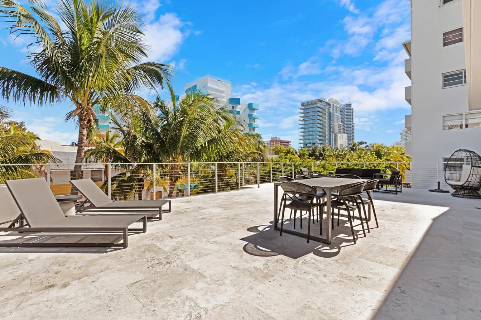 Roami at 250 Collins