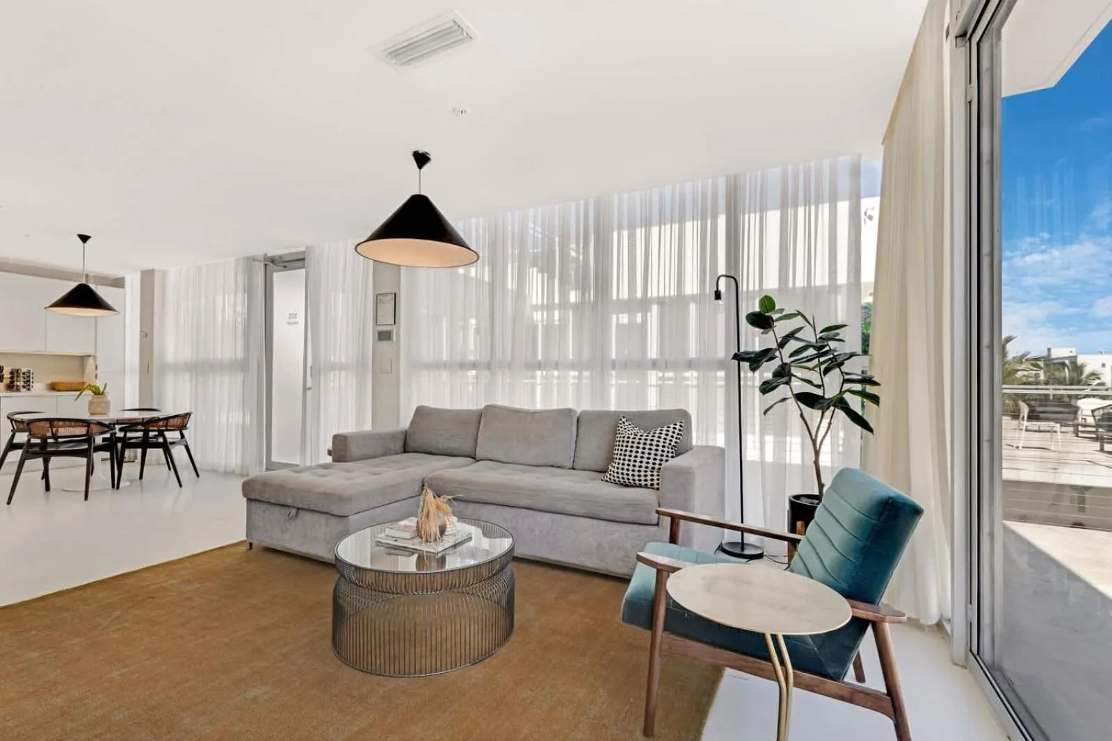 Roami at 250 Collins