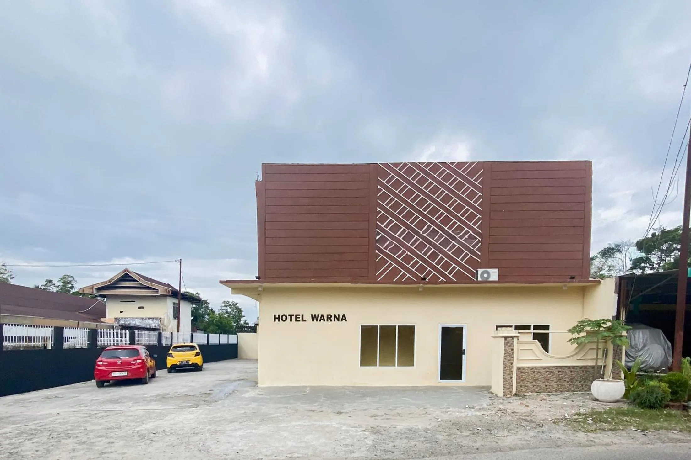 Facade/entrance in RedDoorz at Hotel Warna Palopo