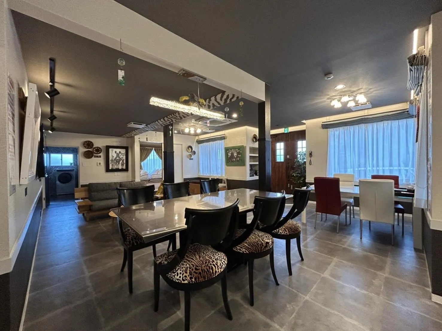 ファミーユ大室 アフリカンラグジュアリースタイルの豪華客室 1棟貸切 バーベキュー 大人数対応