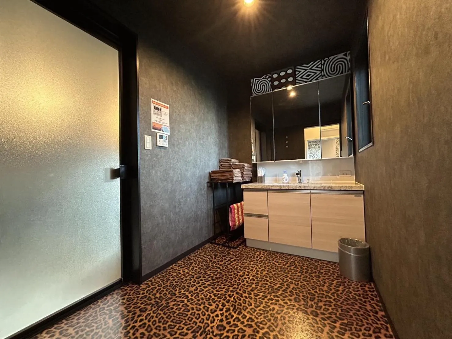 ファミーユ大室 アフリカンラグジュアリースタイルの豪華客室 1棟貸切 バーベキュー 大人数対応