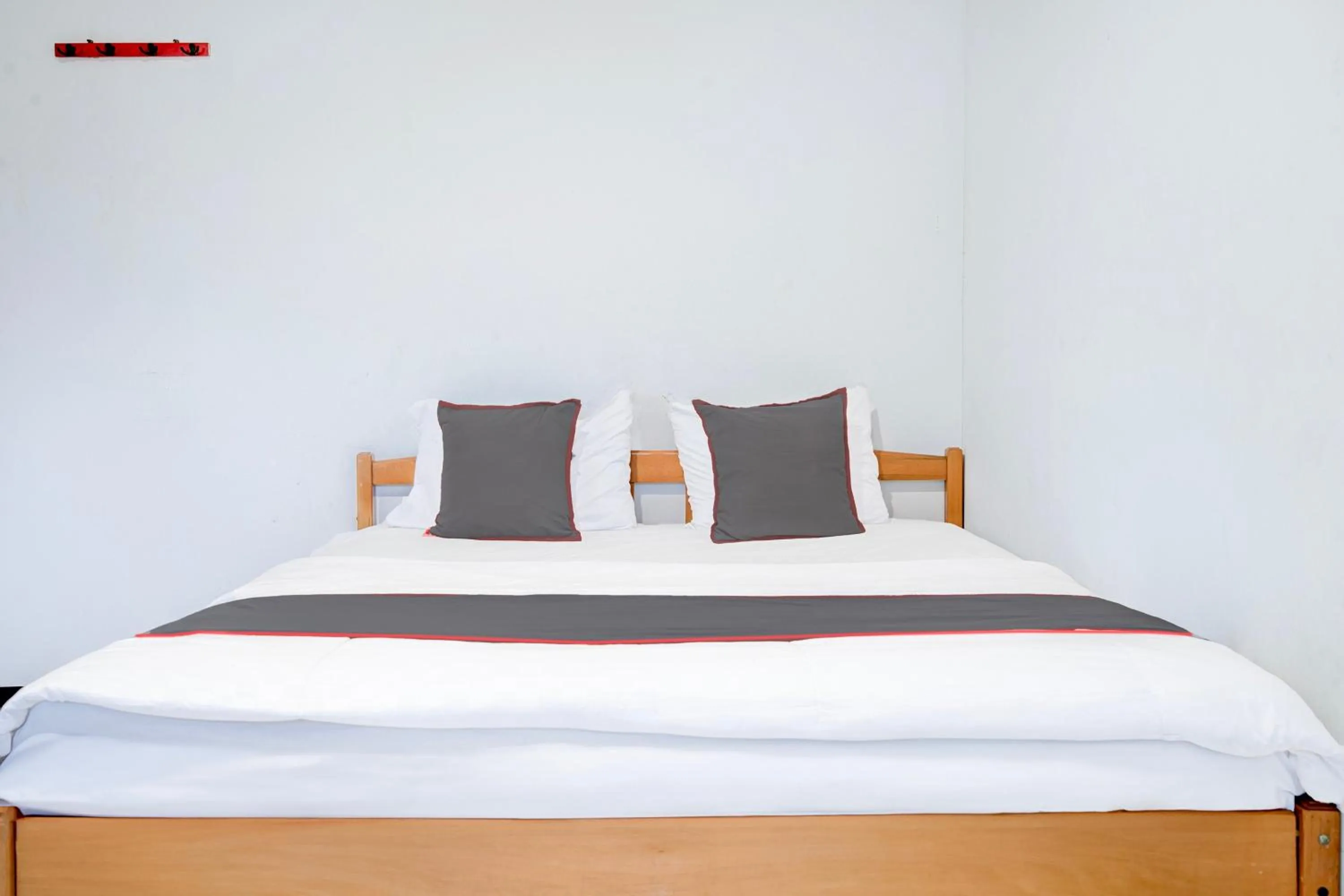 Bedroom, Bed in Villa Puncak Agape near Cipanas Mitra RedDoorz