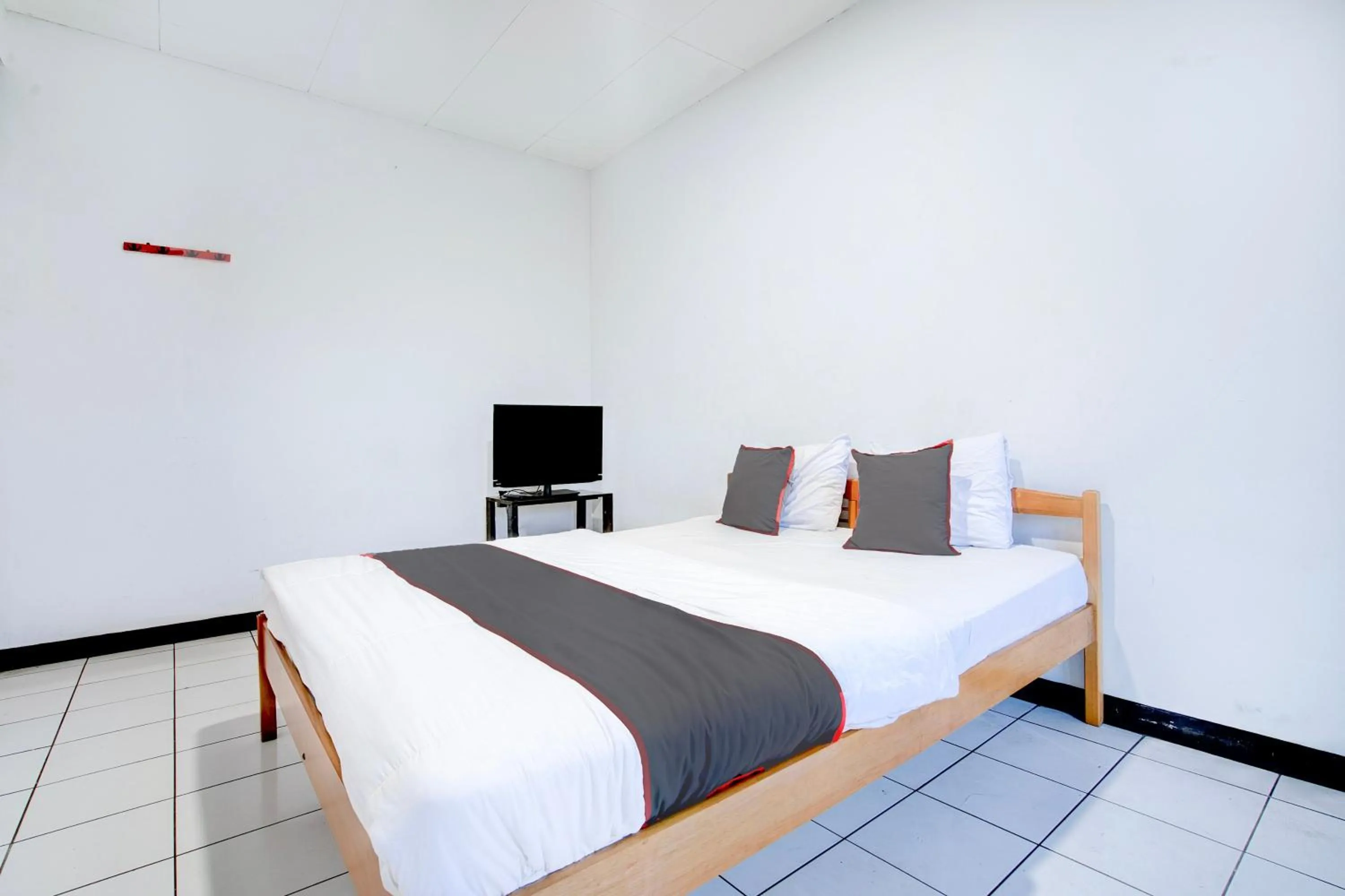 Bedroom, Bed in Villa Puncak Agape near Cipanas Mitra RedDoorz