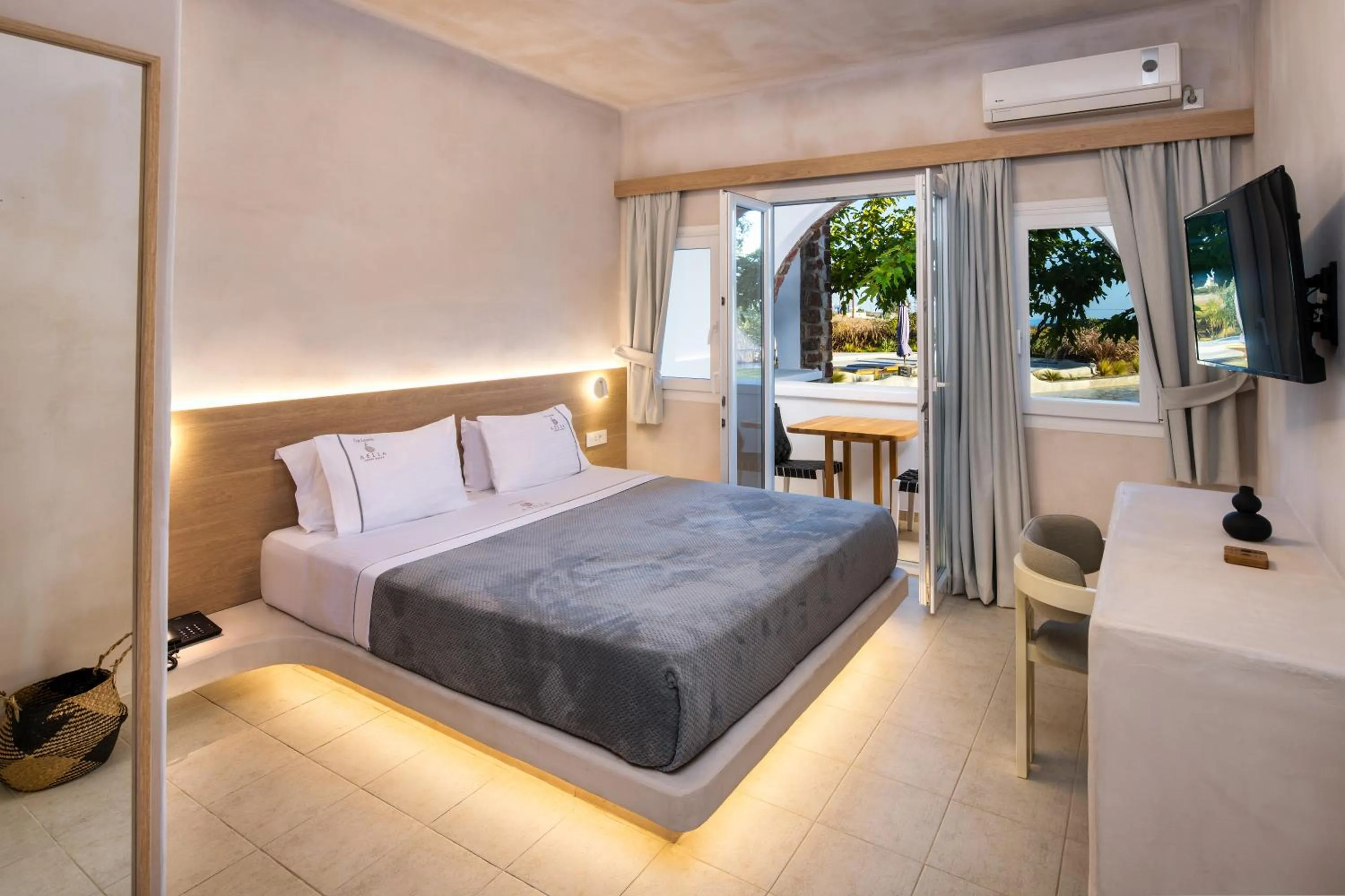 Bedroom, Bed in Aelia Luxury Suites