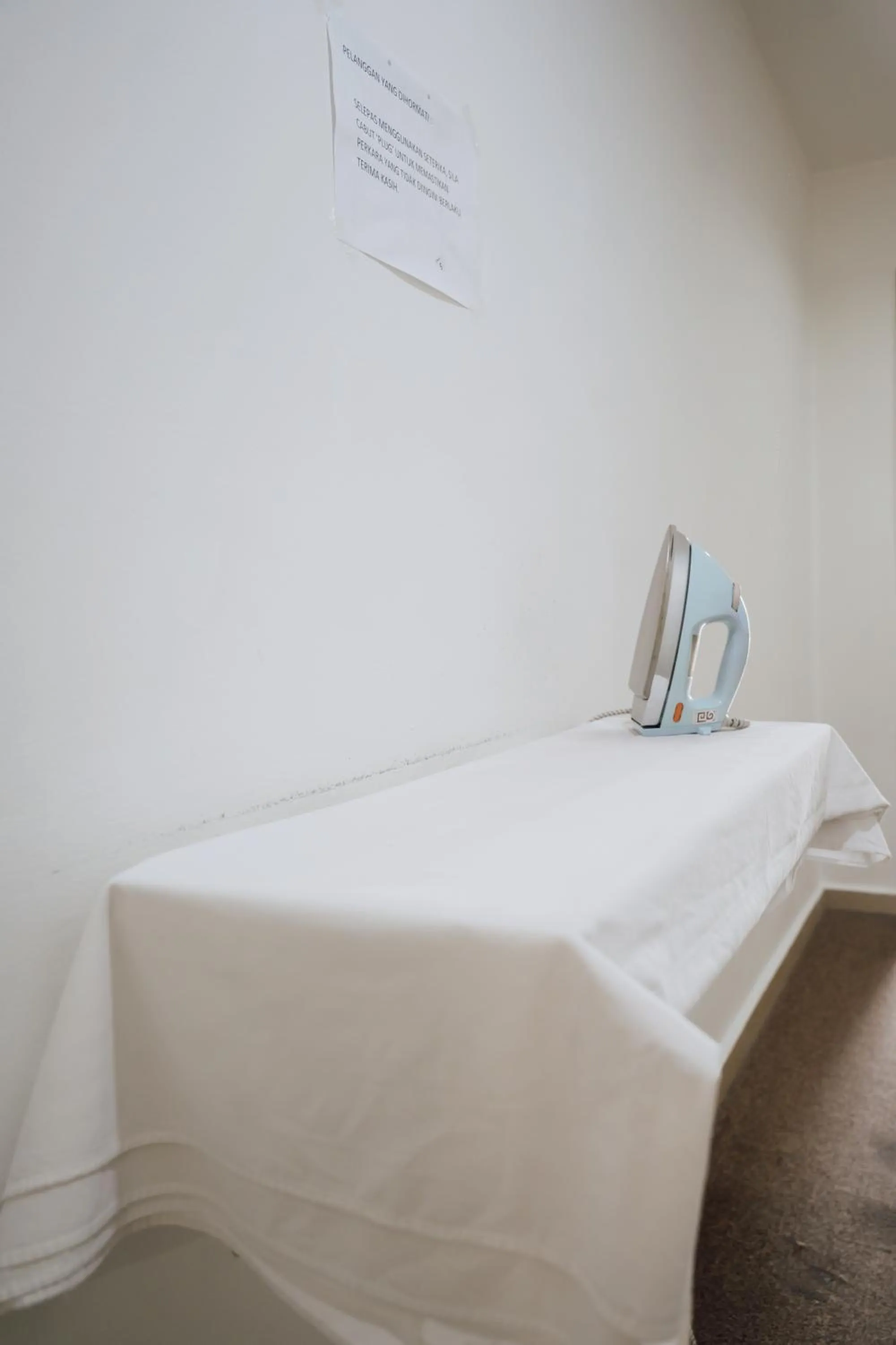 flat iron, Bed in ND Hotel Melaka