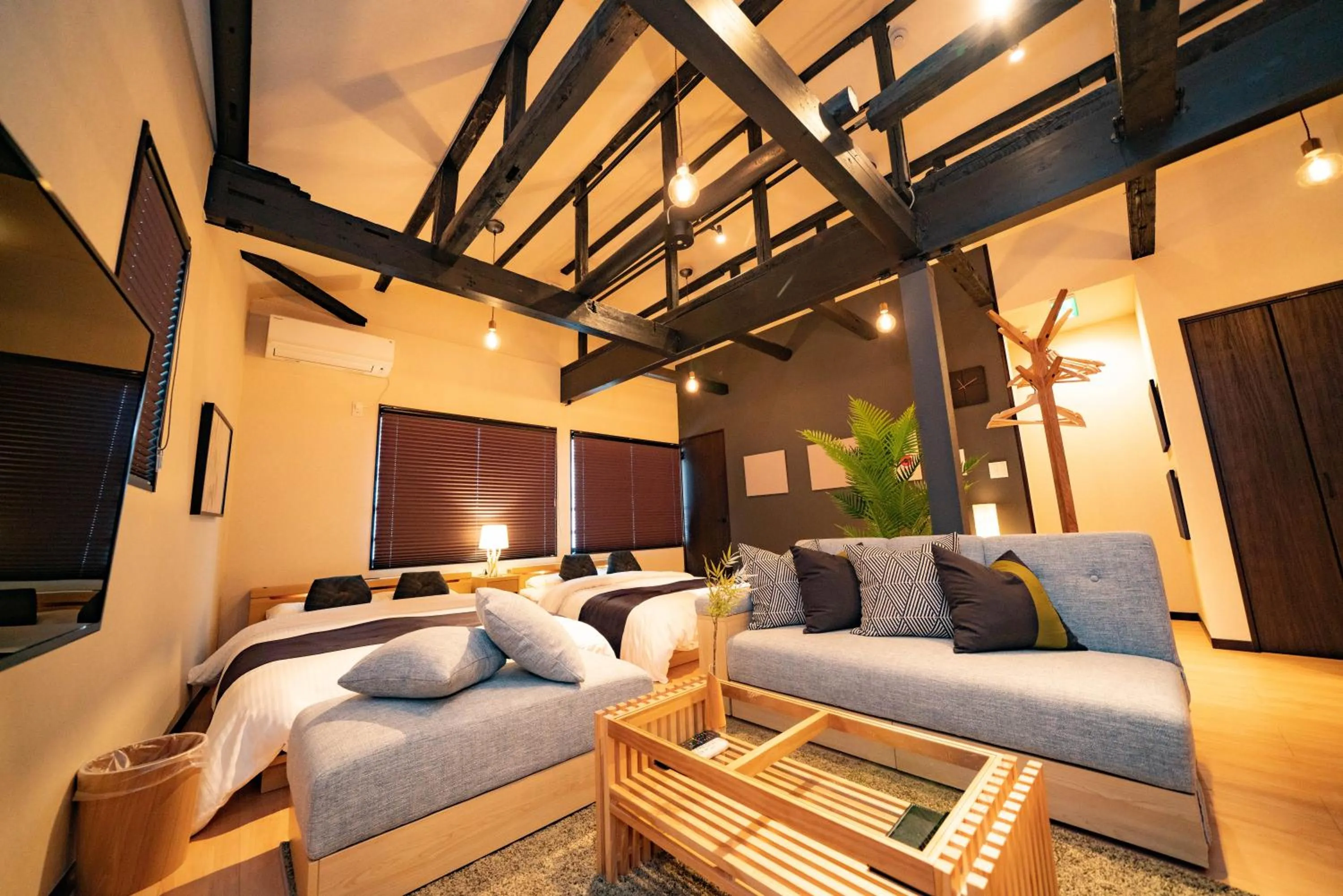 Living room, Bed in EAST ONE Higashishinjuku