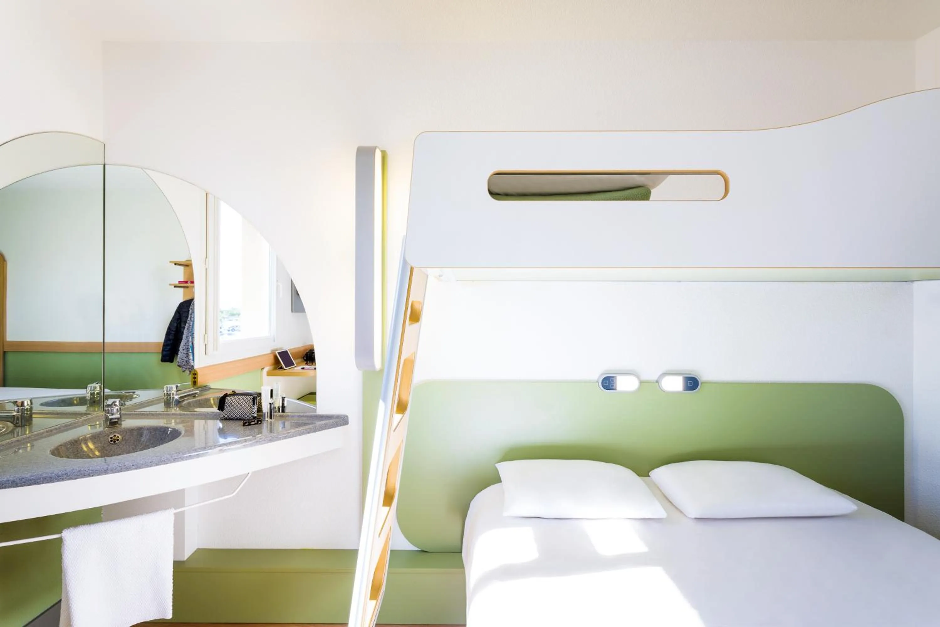 Photo of the whole room, Bed in Ibis Budget Perpignan Nord Rivesaltes