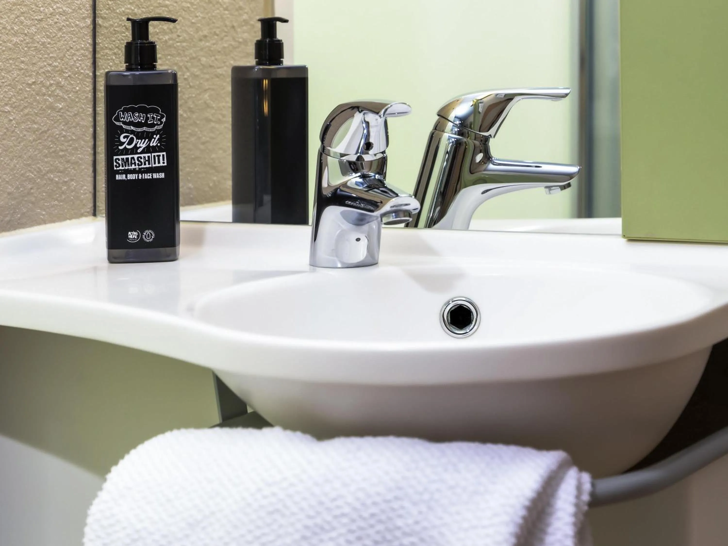 Bedroom in Ibis Budget Perpignan Nord Rivesaltes