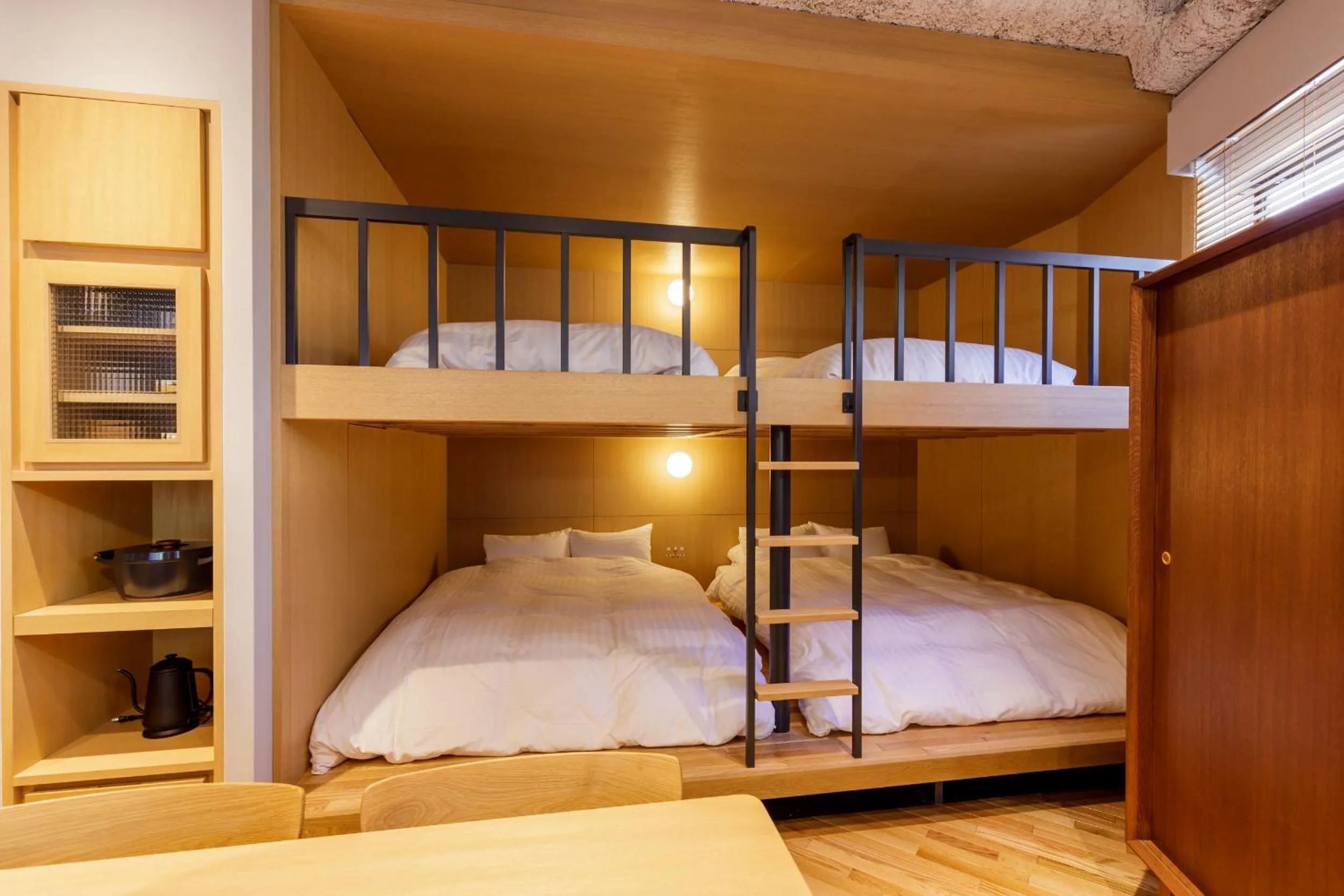 Bed in tefu yoyogi uehara 101 - good design award -