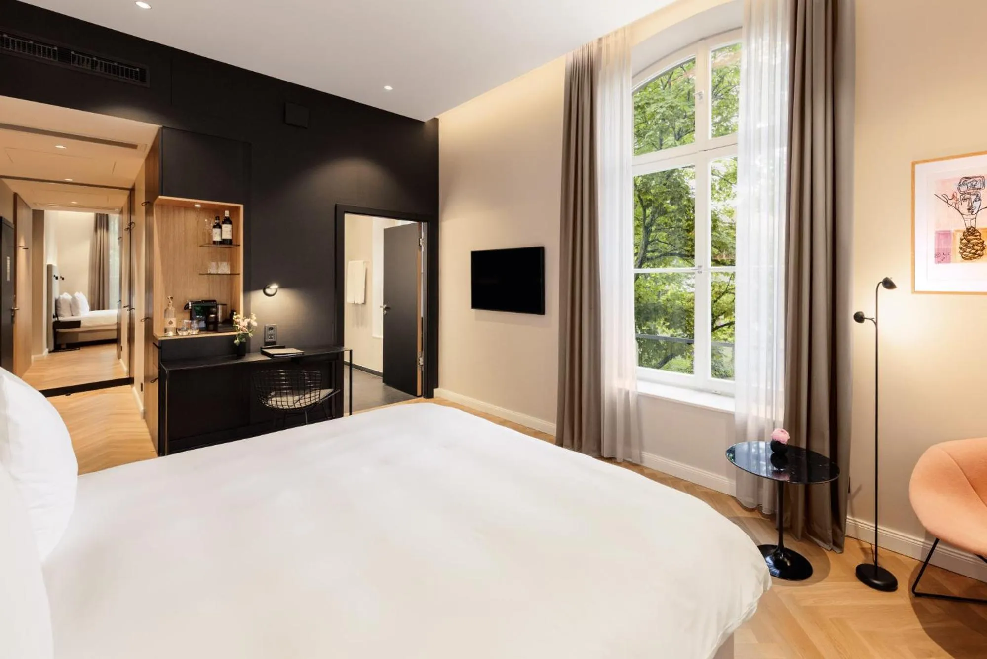 Photo of the whole room, Bed in ESPLANADE Saarbrücken