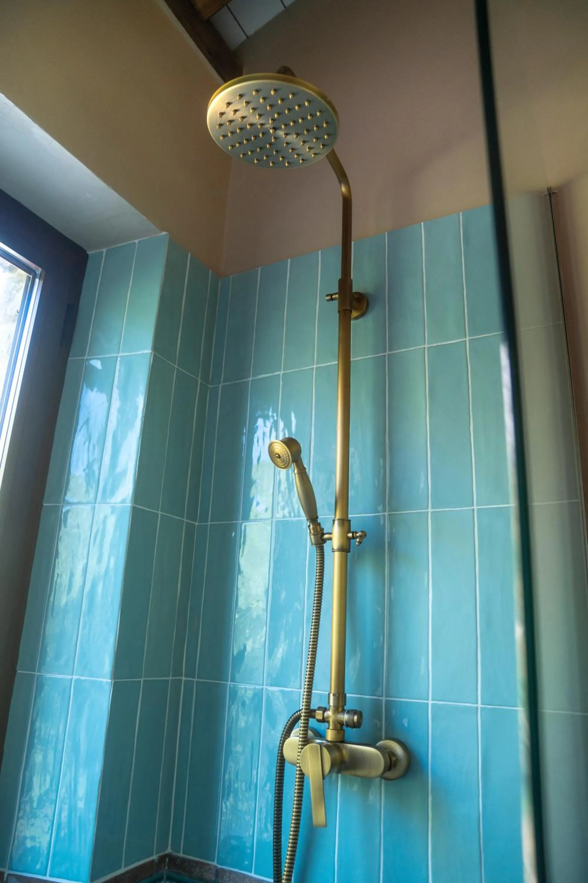 Shower in Eco Hotel Cueva del Gato