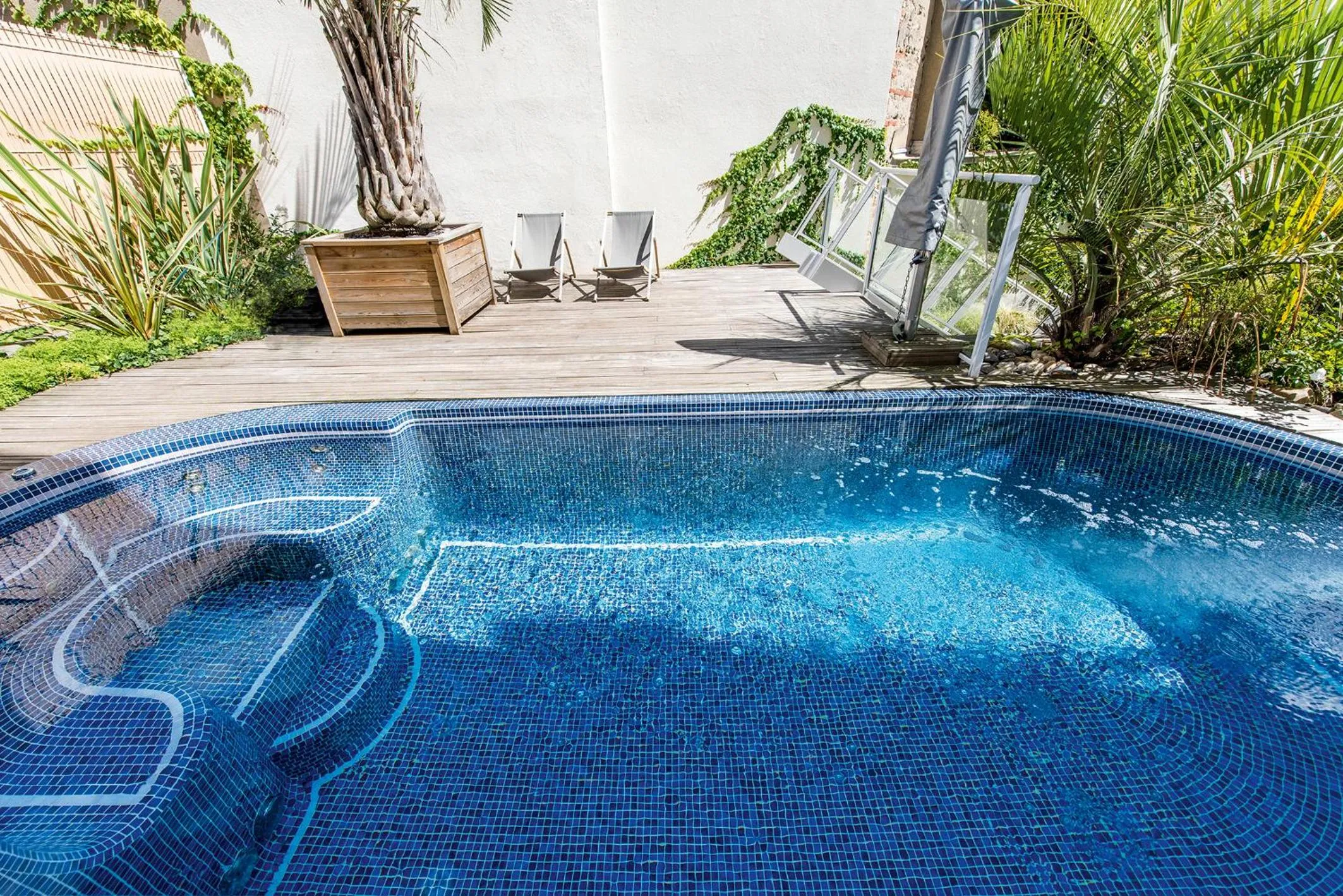 Swimming pool in Privilège Appart Hôtel Saint Exupéry