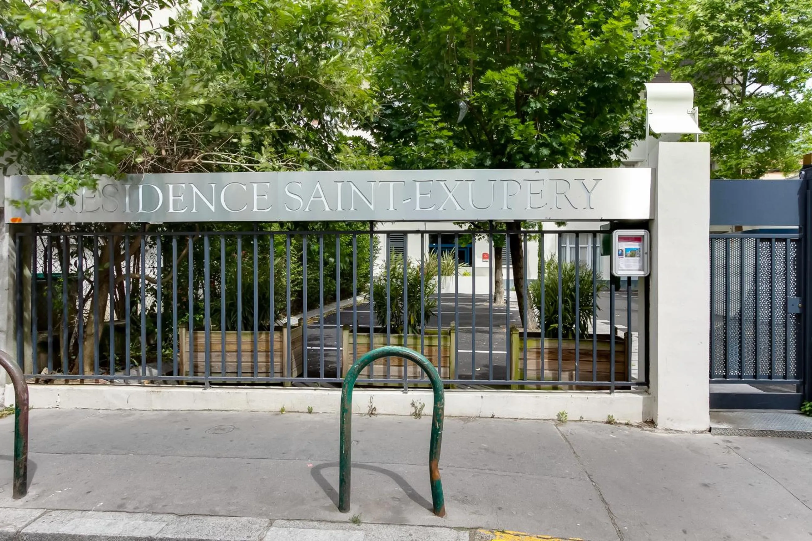 Parking in Privilège Appart Hôtel Saint Exupéry