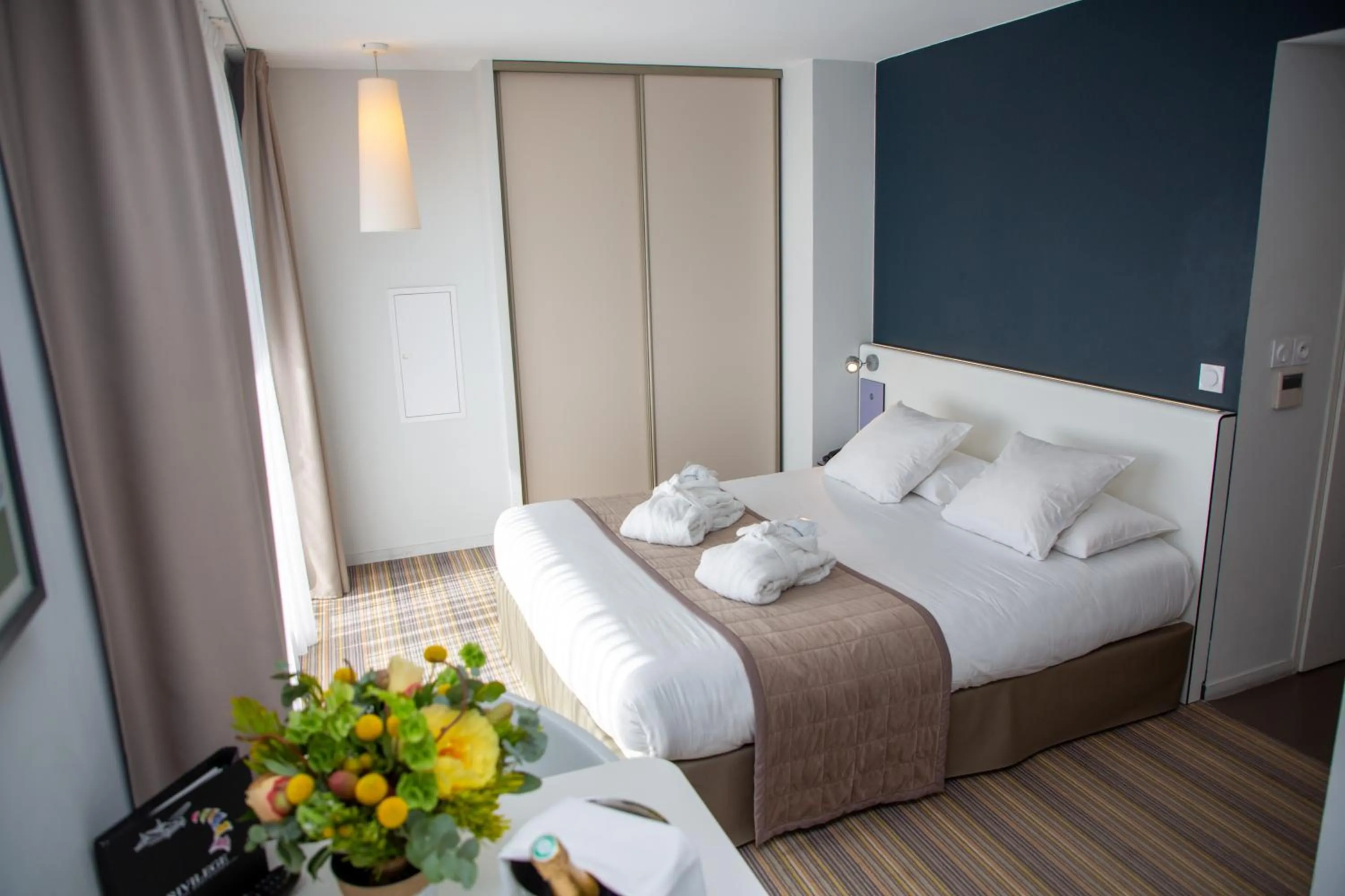 Photo of the whole room, Bed in Privilège Appart Hôtel Saint Exupéry