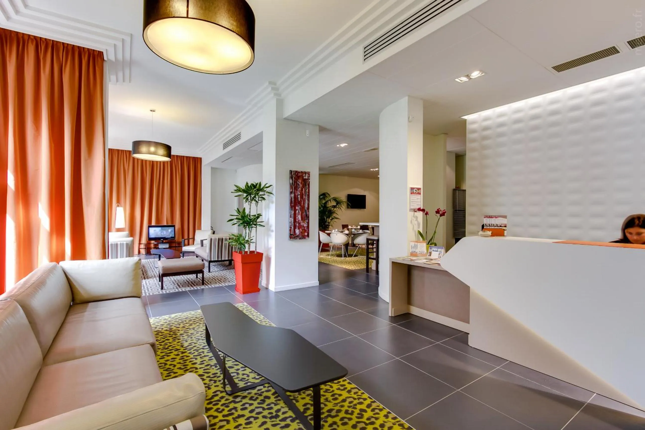 Lobby or reception in Privilège Appart Hôtel Saint Exupéry