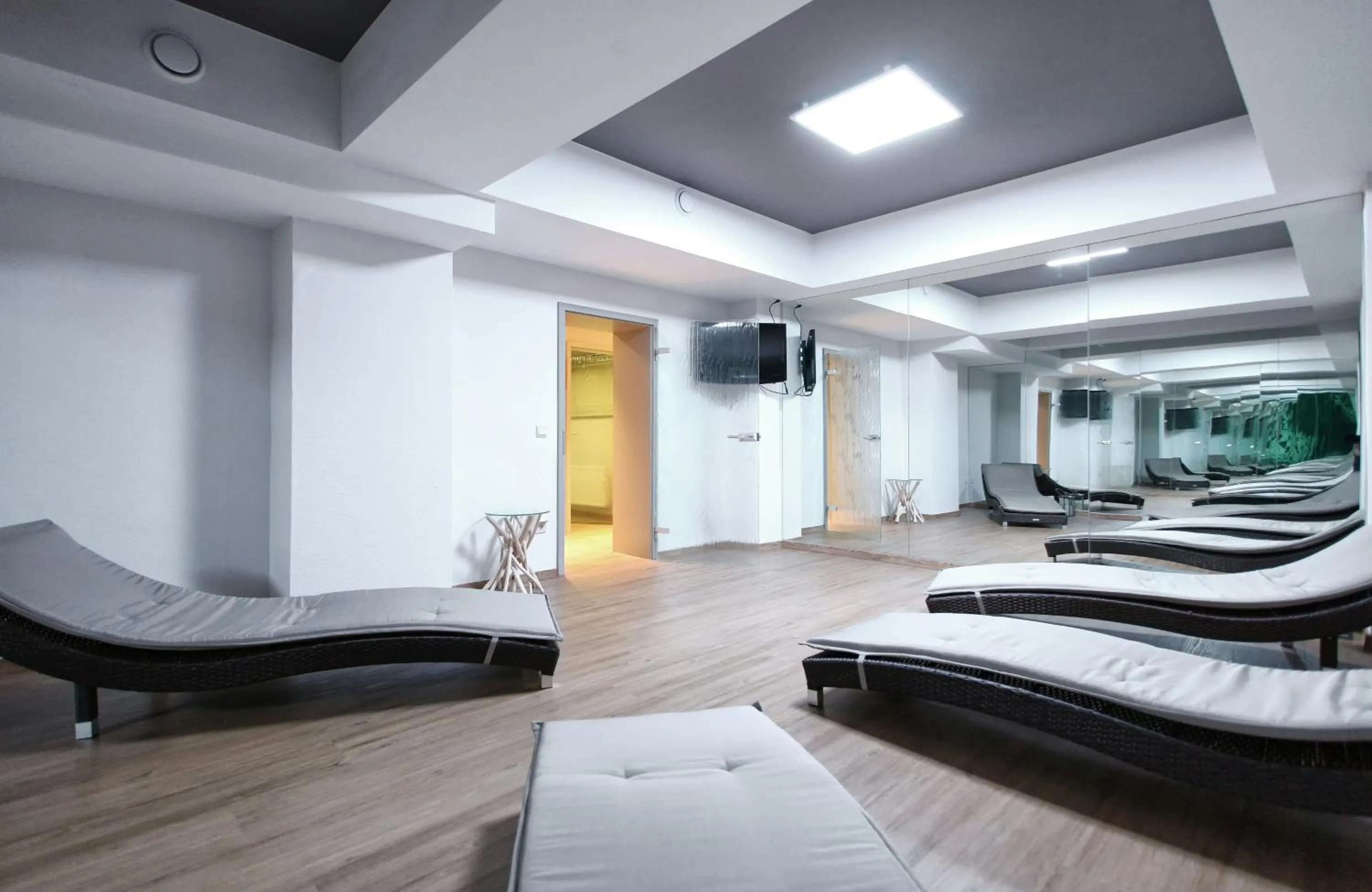 Spa and wellness centre/facilities, Bed in Leonardo Boutique Hotel Düsseldorf