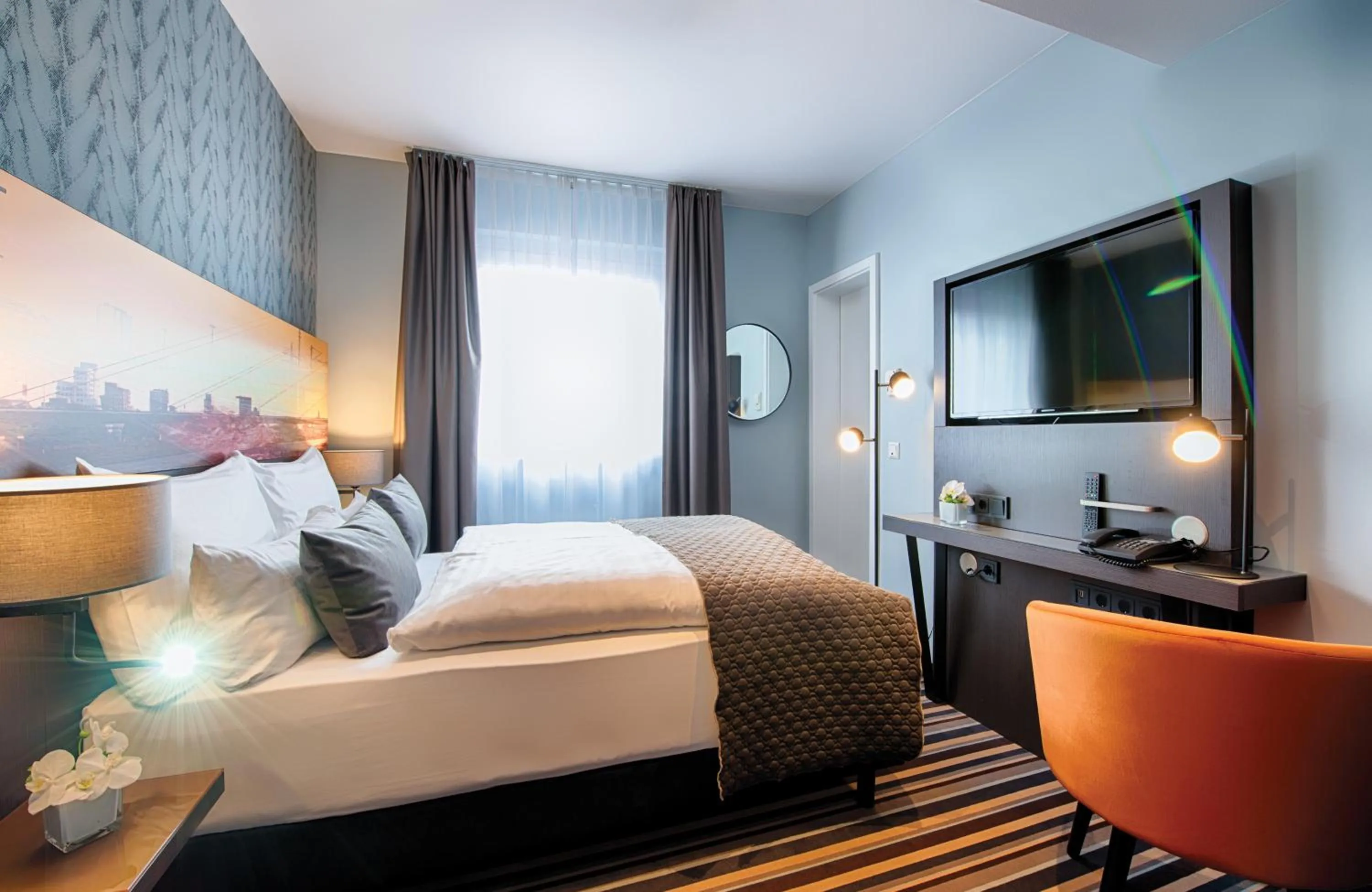 Photo of the whole room, Bed in Leonardo Boutique Hotel Düsseldorf