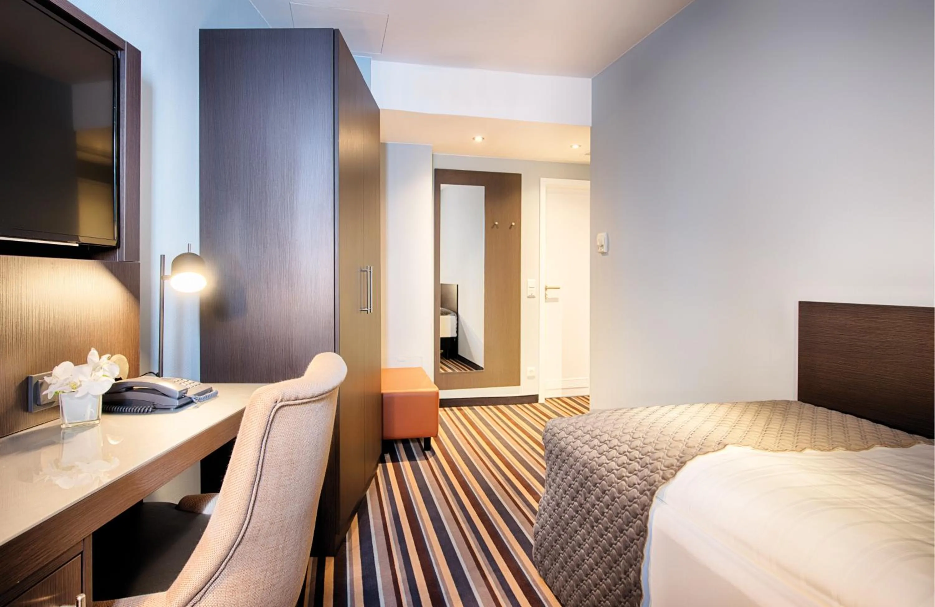 Photo of the whole room, Bed in Leonardo Boutique Hotel Düsseldorf