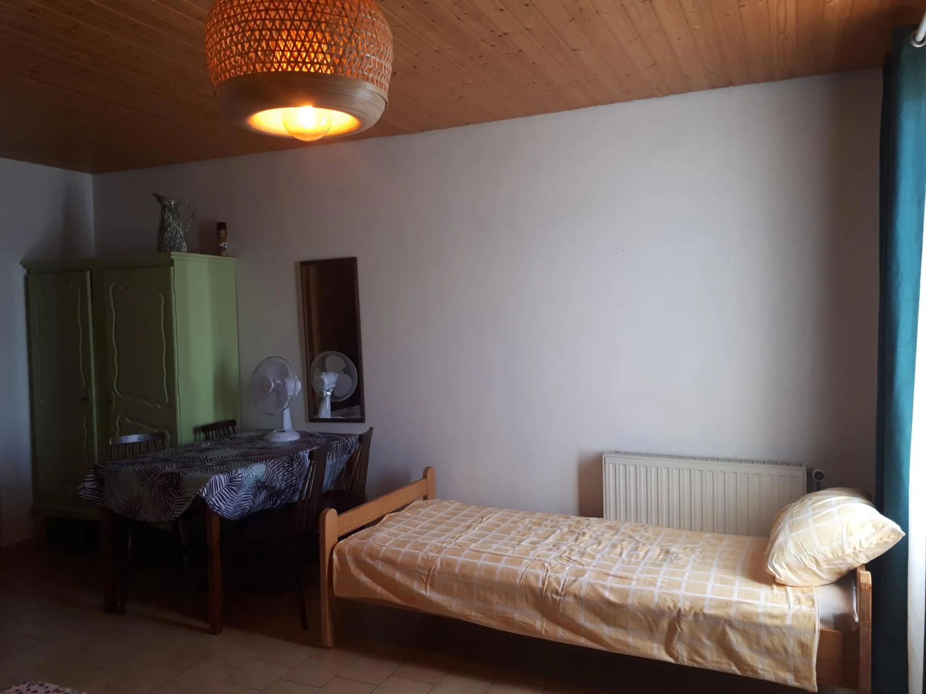 Bed in Leo's Chambres d'Hôte