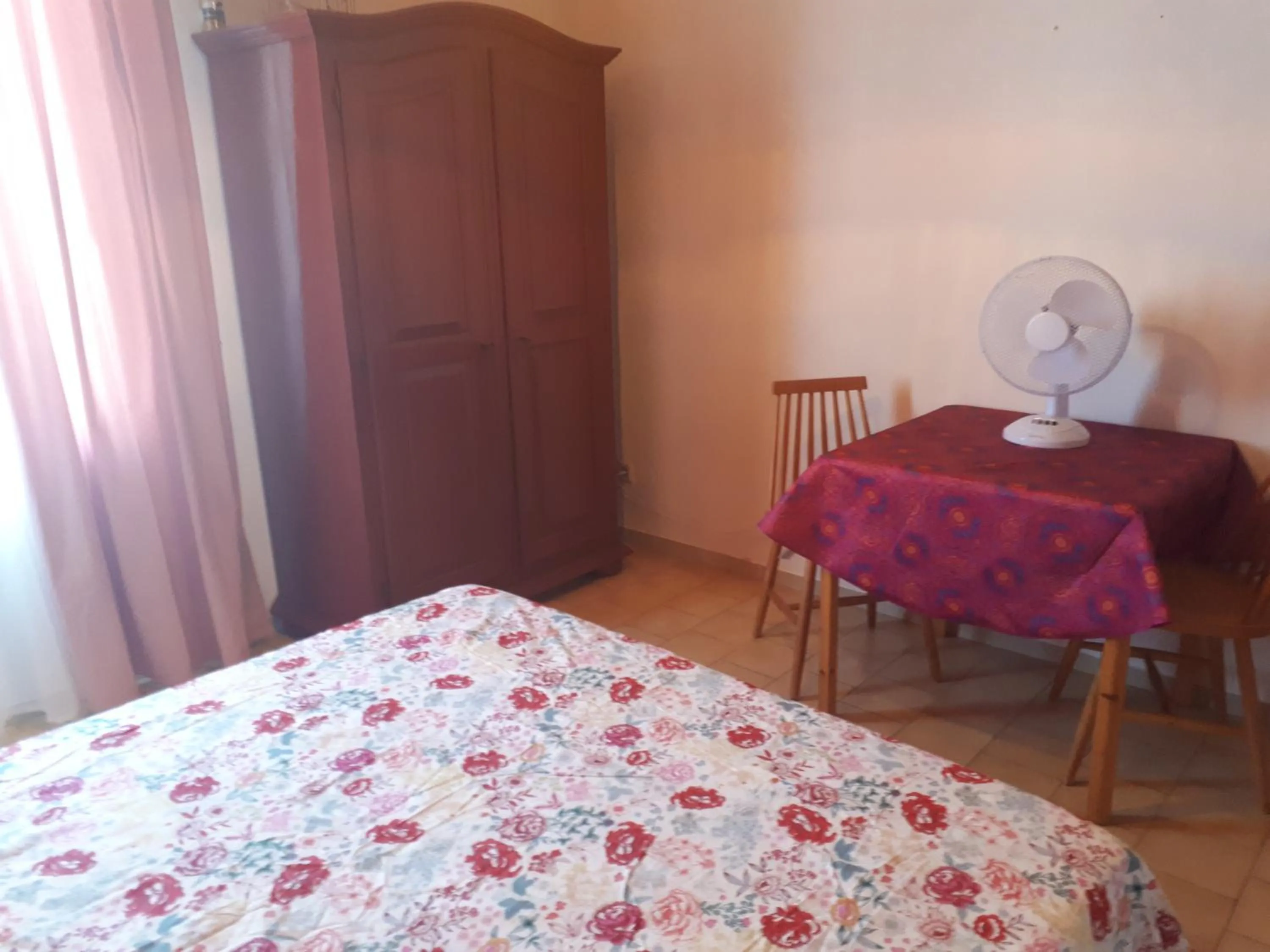 Bed in Leo's Chambres d'Hôte